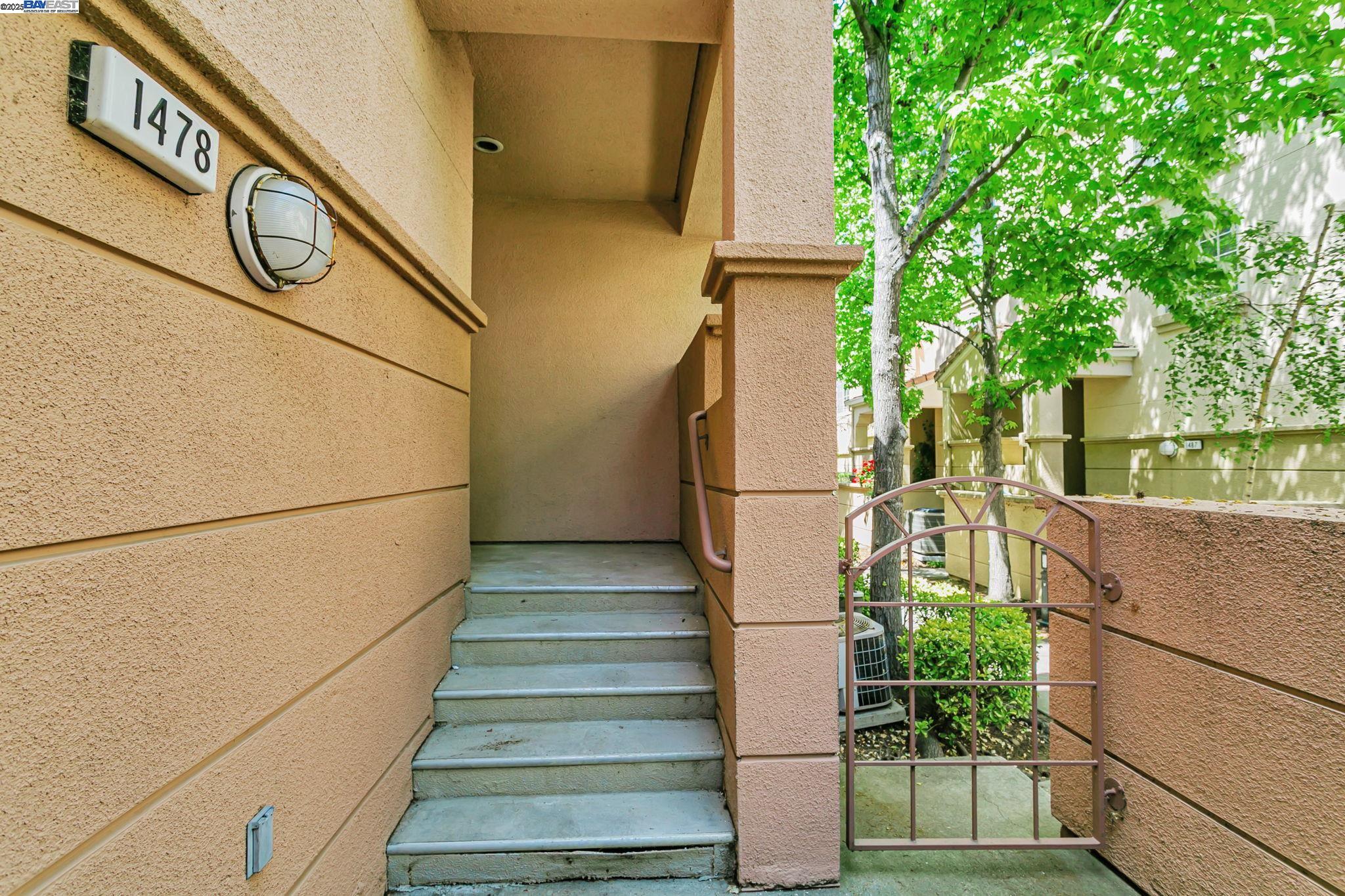 Detail Gallery Image 4 of 37 For 1478 Los Buellis Way, Milpitas,  CA 95035 - 2 Beds | 2/1 Baths