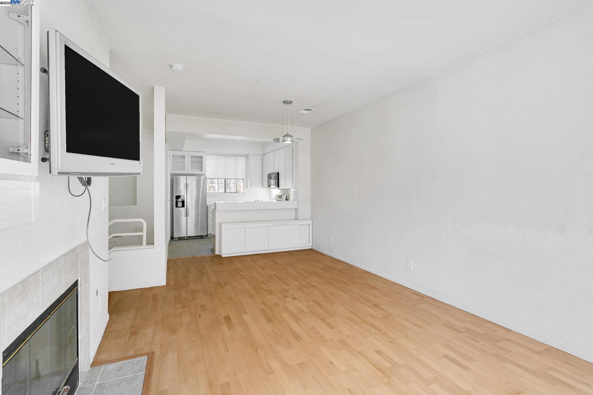 Detail Gallery Image 7 of 37 For 1478 Los Buellis Way, Milpitas,  CA 95035 - 2 Beds | 2/1 Baths