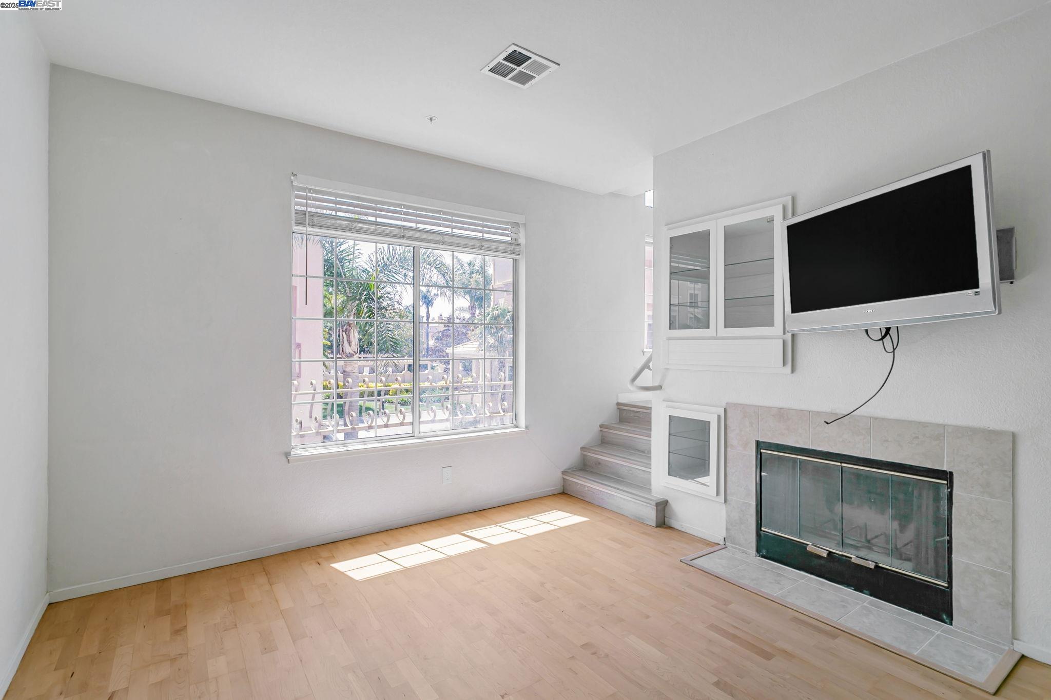 Detail Gallery Image 10 of 37 For 1478 Los Buellis Way, Milpitas,  CA 95035 - 2 Beds | 2/1 Baths