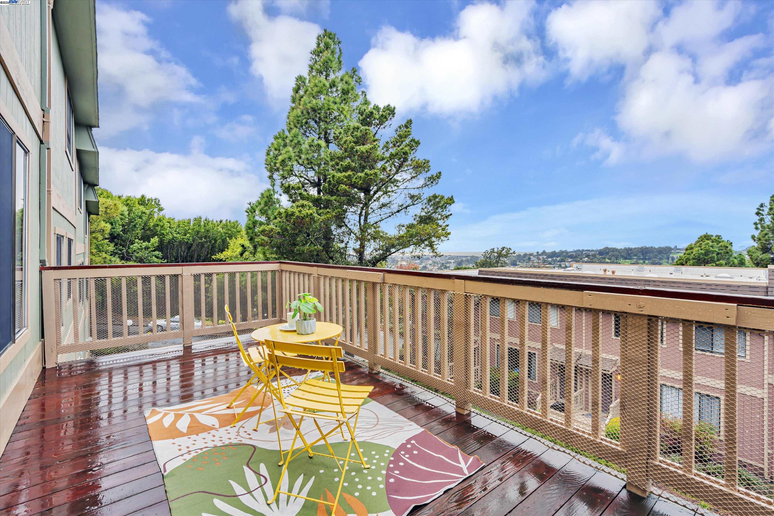 Detail Gallery Image 17 of 36 For 32 Parkview Ter, San Pablo,  CA 94806 - 3 Beds | 2/1 Baths