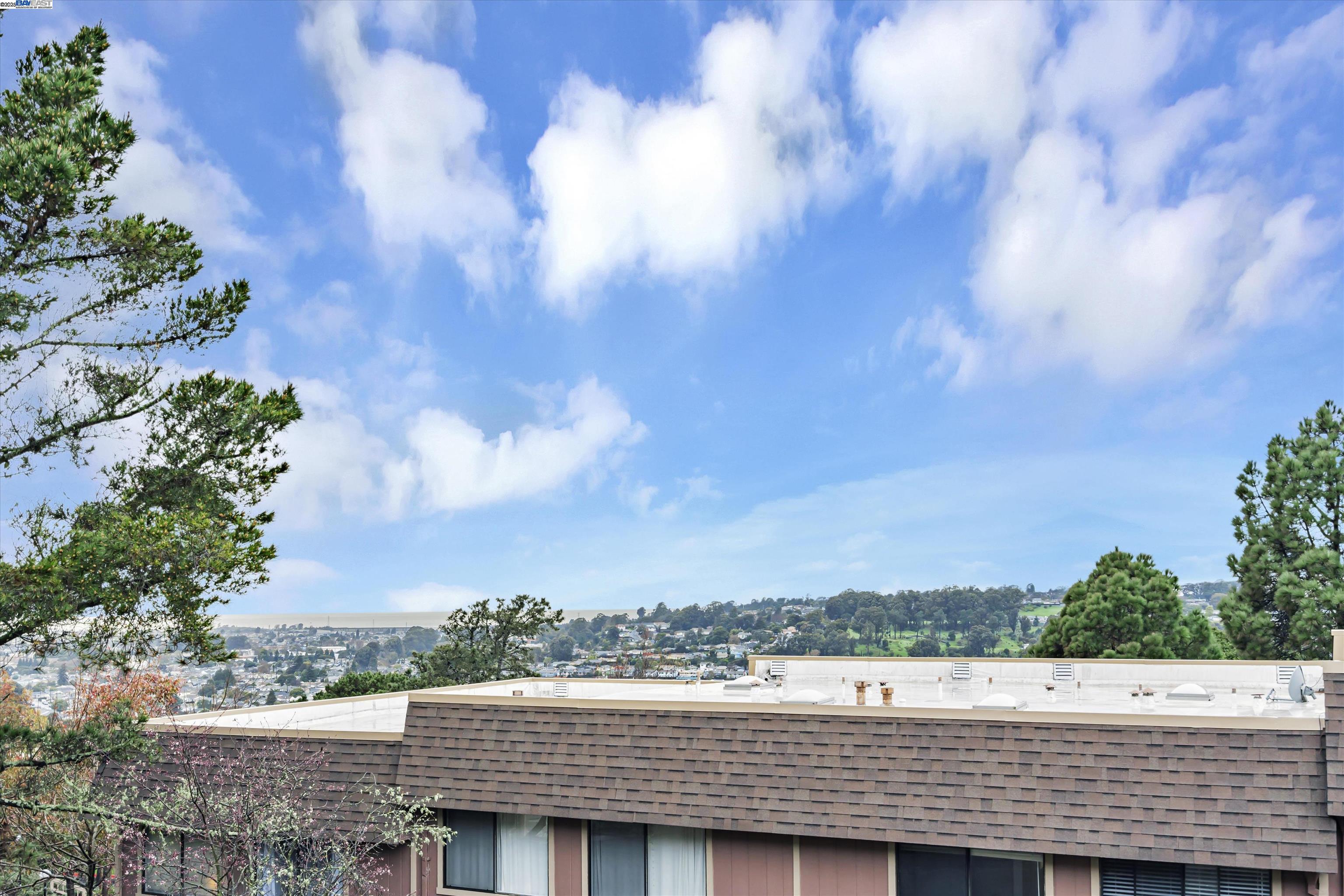 Detail Gallery Image 20 of 36 For 32 Parkview Ter, San Pablo,  CA 94806 - 3 Beds | 2/1 Baths