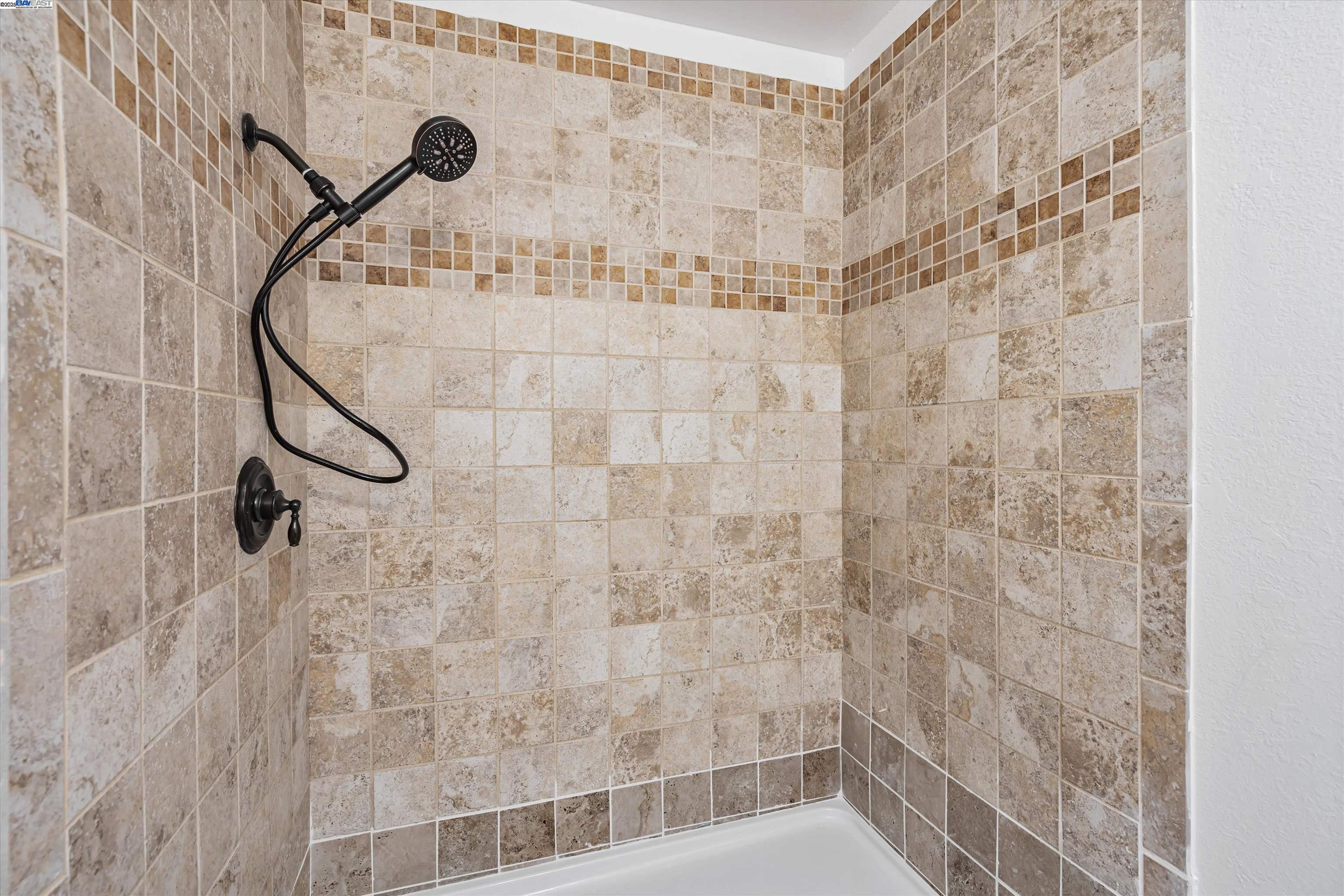 Detail Gallery Image 33 of 36 For 32 Parkview Ter, San Pablo,  CA 94806 - 3 Beds | 2/1 Baths
