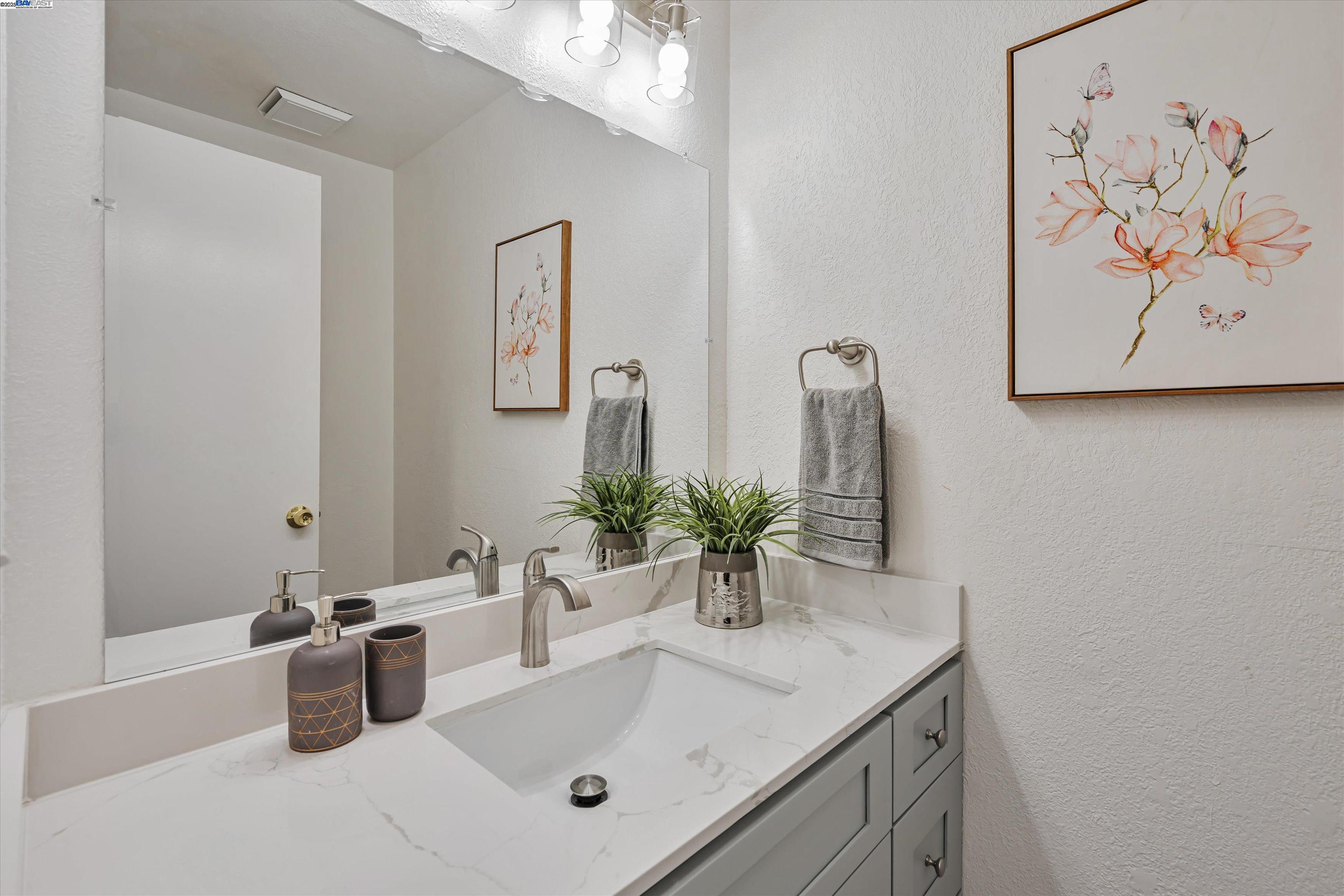 Detail Gallery Image 8 of 36 For 32 Parkview Ter, San Pablo,  CA 94806 - 3 Beds | 2/1 Baths
