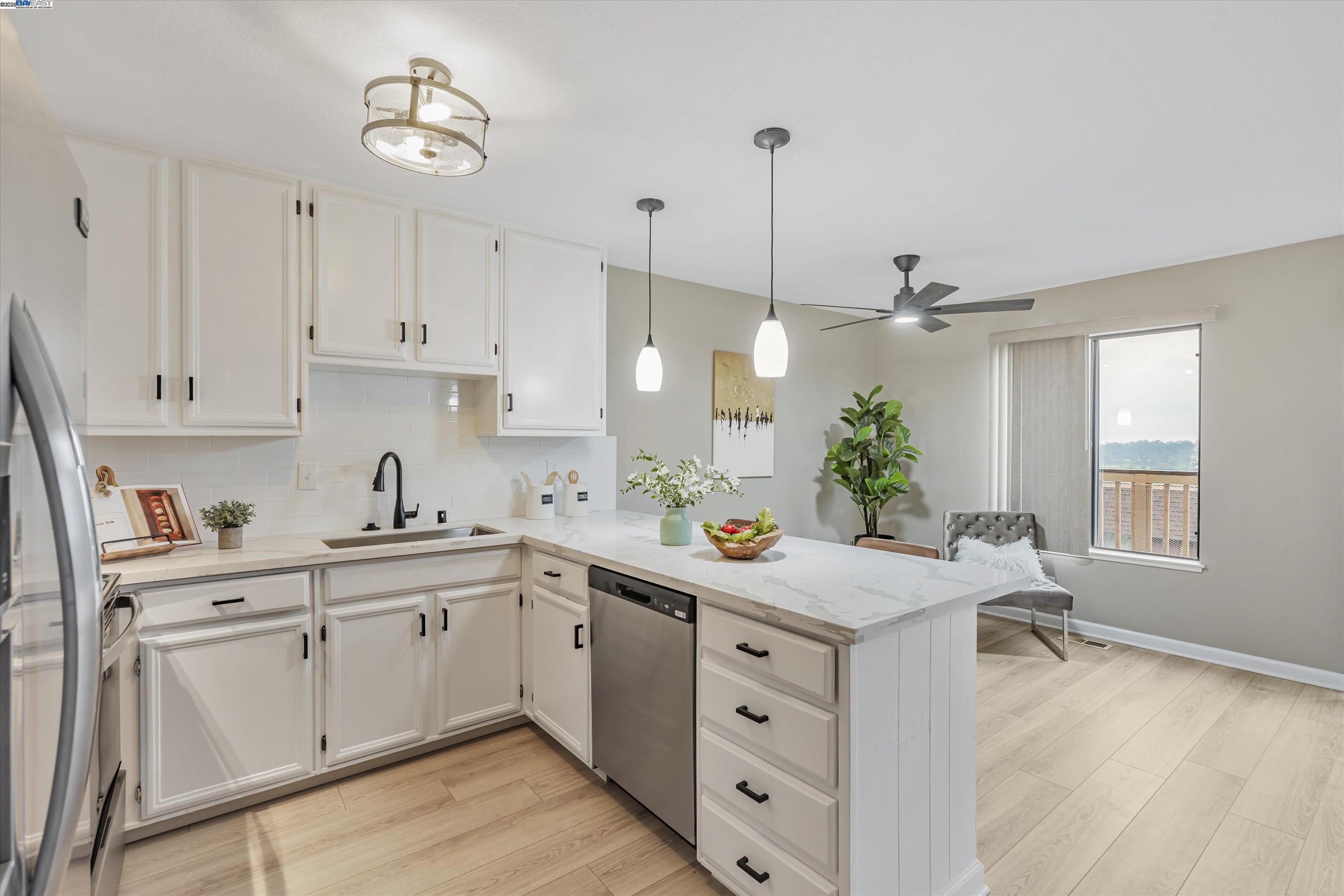 Detail Gallery Image 10 of 36 For 32 Parkview Ter, San Pablo,  CA 94806 - 3 Beds | 2/1 Baths