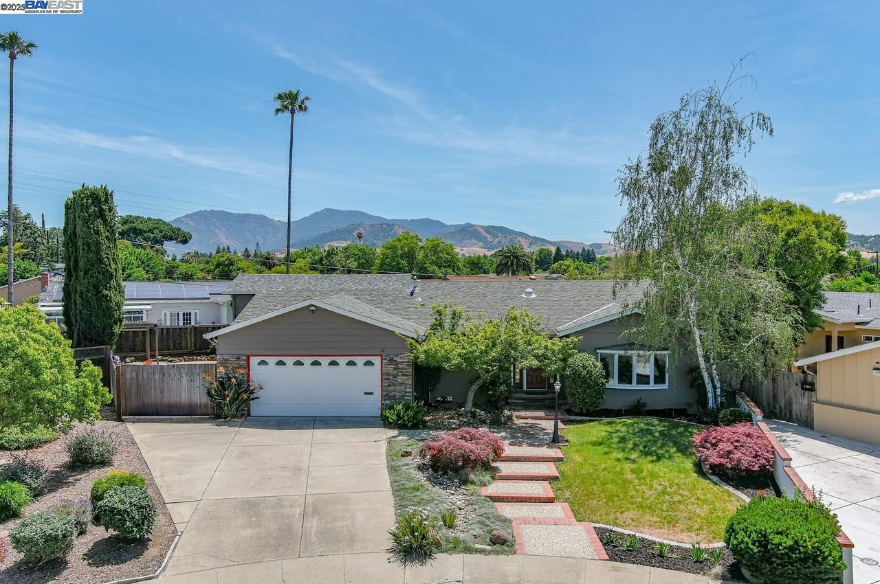 Detail Gallery Image 1 of 1 For 4374 Fairwood Ct, Concord,  CA 94521 - 4 Beds | 2 Baths