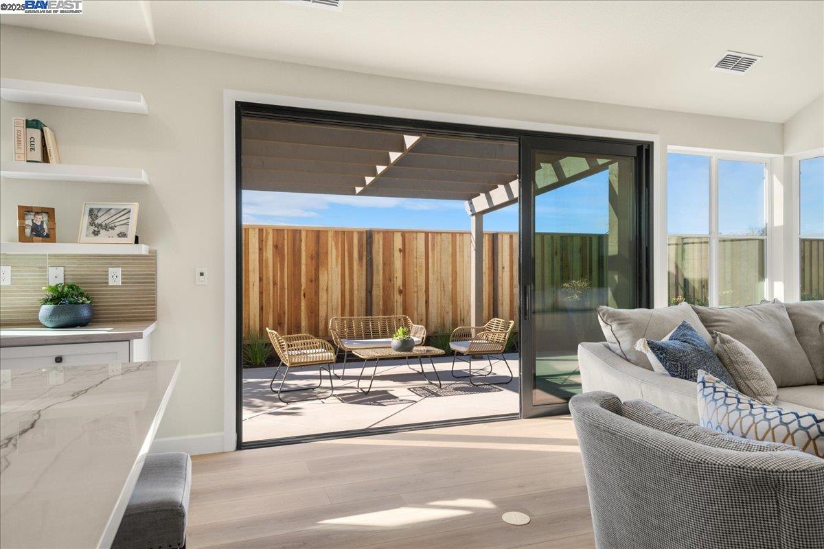 Detail Gallery Image 12 of 50 For 32606 Singh Circle, Union City,  CA 94587 - 4 Beds | 3/1 Baths