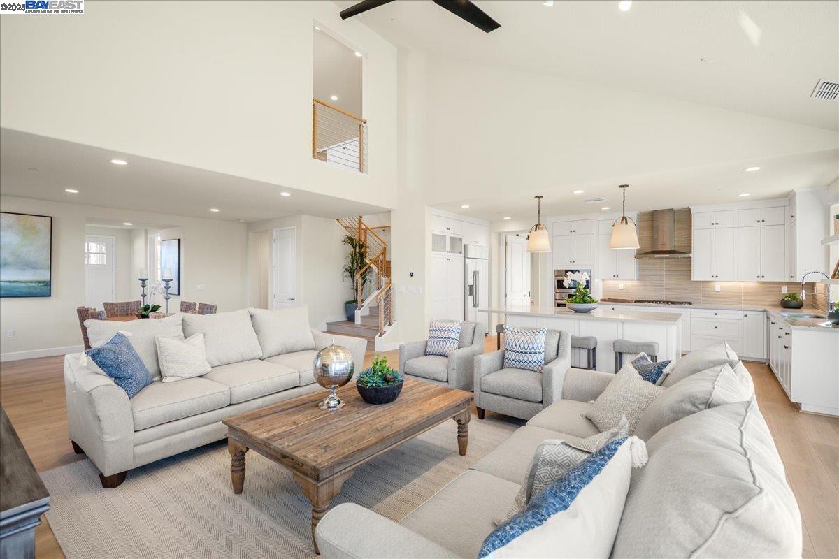 Detail Gallery Image 14 of 50 For 32606 Singh Circle, Union City,  CA 94587 - 4 Beds | 3/1 Baths