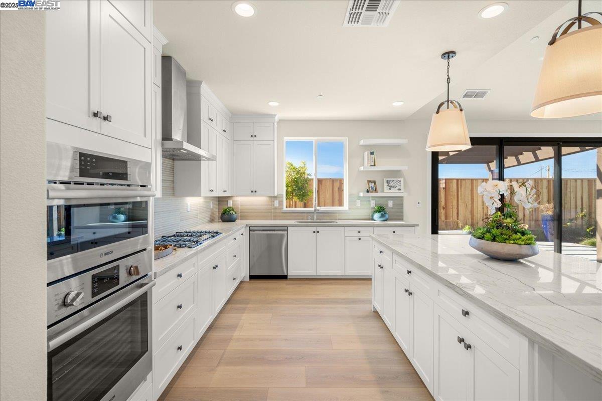 Detail Gallery Image 17 of 50 For 32606 Singh Circle, Union City,  CA 94587 - 4 Beds | 3/1 Baths