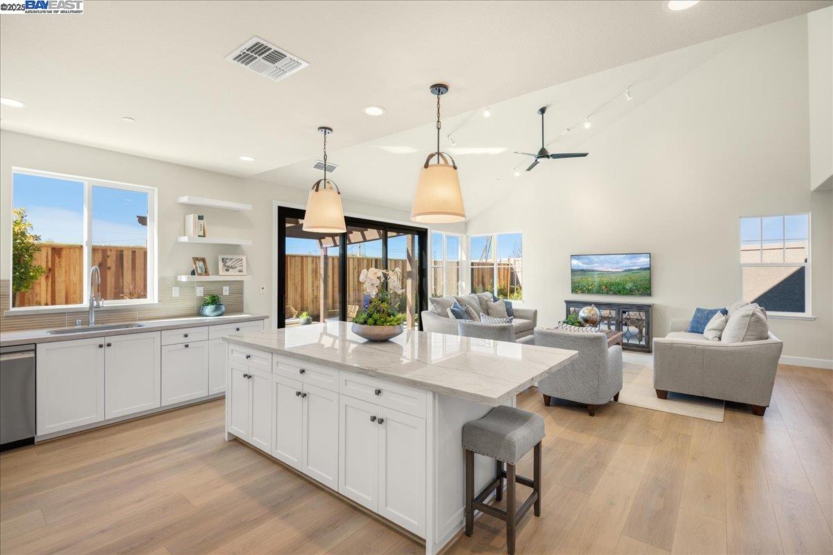 Detail Gallery Image 18 of 50 For 32606 Singh Circle, Union City,  CA 94587 - 4 Beds | 3/1 Baths