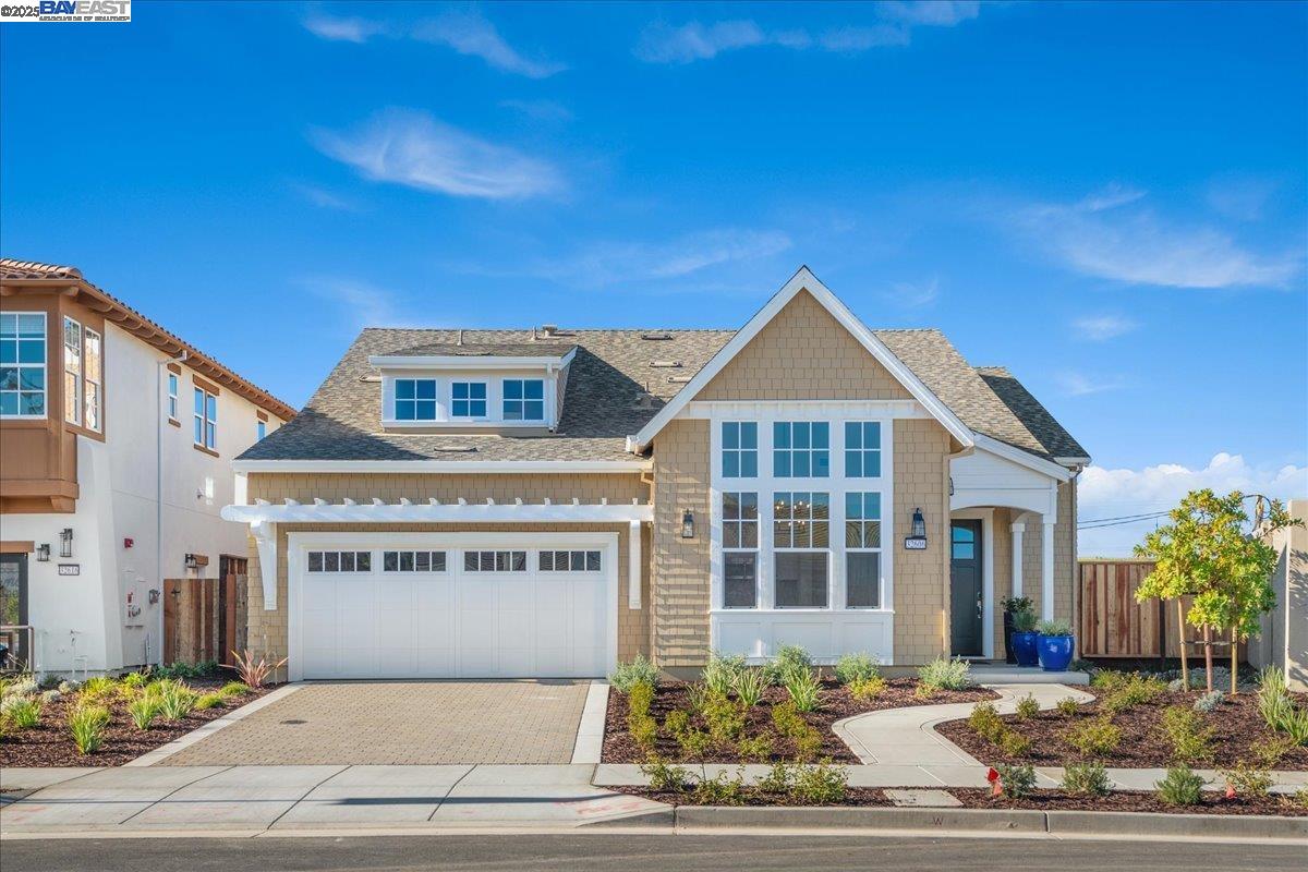 Detail Gallery Image 3 of 50 For 32606 Singh Circle, Union City,  CA 94587 - 4 Beds | 3/1 Baths