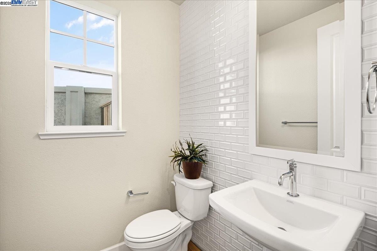 Detail Gallery Image 23 of 50 For 32606 Singh Circle, Union City,  CA 94587 - 4 Beds | 3/1 Baths