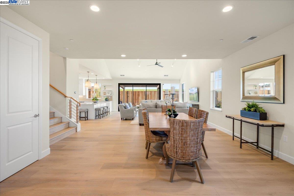 Detail Gallery Image 7 of 50 For 32606 Singh Circle, Union City,  CA 94587 - 4 Beds | 3/1 Baths