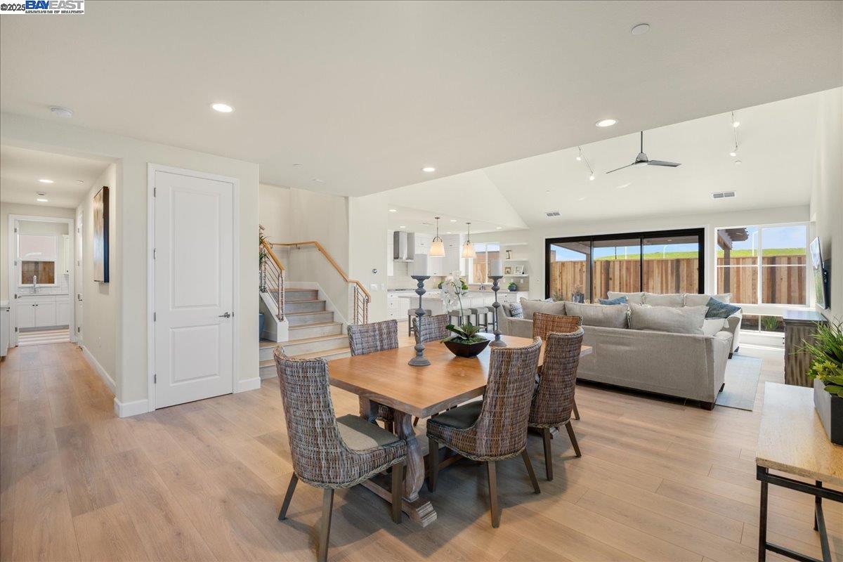 Detail Gallery Image 9 of 50 For 32606 Singh Circle, Union City,  CA 94587 - 4 Beds | 3/1 Baths