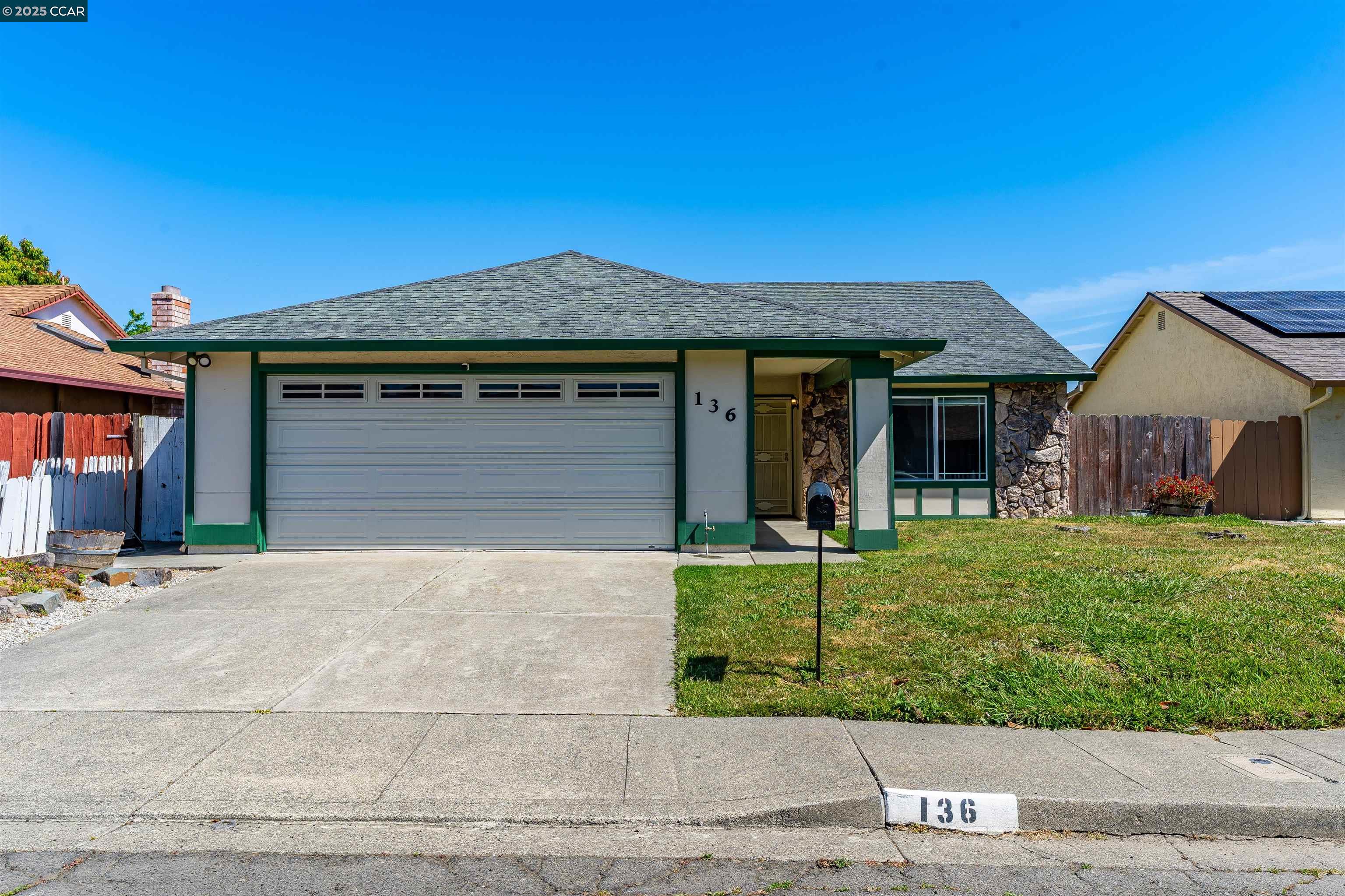 Detail Gallery Image 1 of 1 For 136 Carnation Cir, Vallejo,  CA 94589 - 3 Beds | 2 Baths