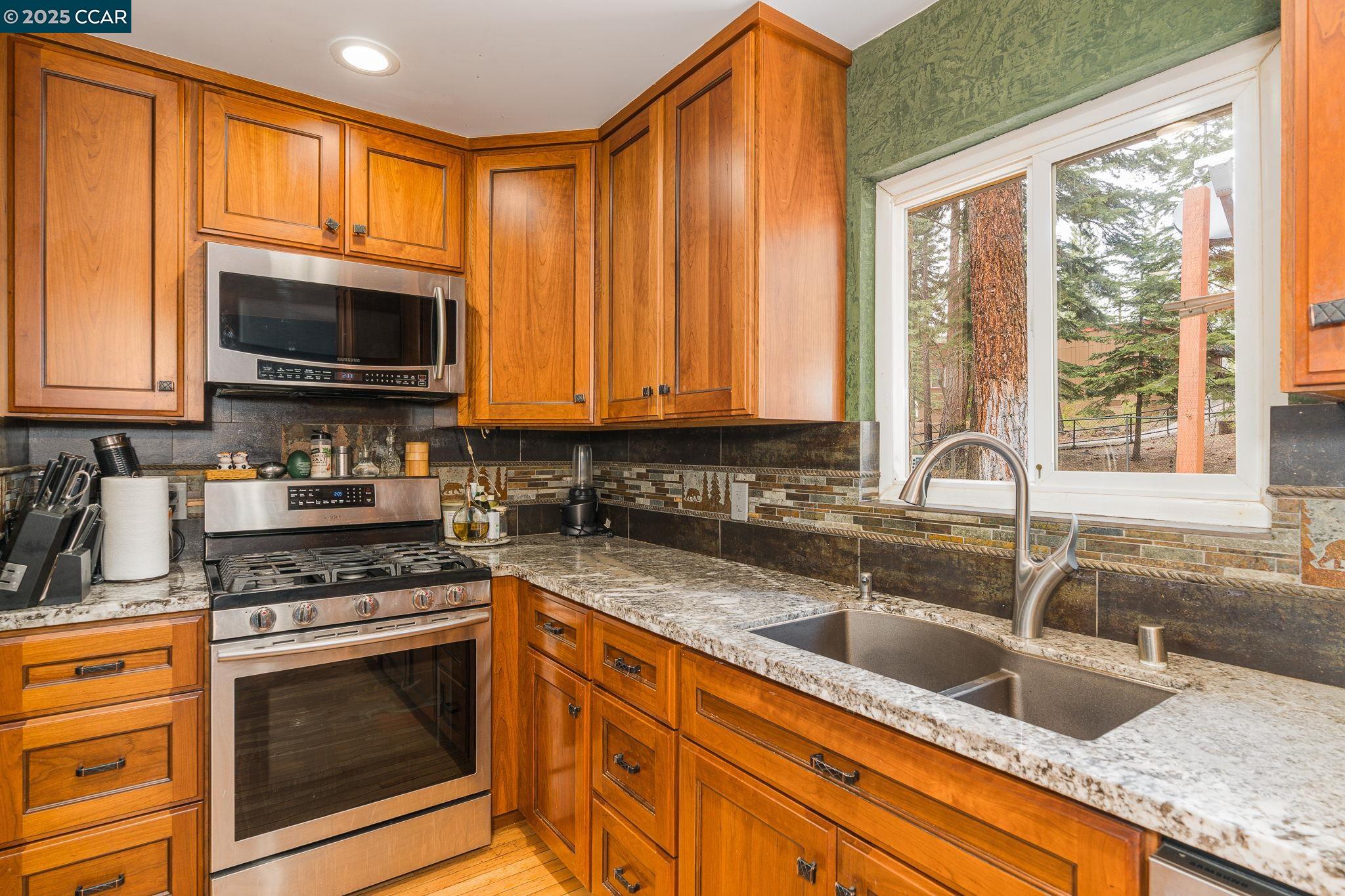 Detail Gallery Image 12 of 33 For 8461 Dolly Varden Ave, Kings Beach,  CA 96143 - 3 Beds | 2 Baths