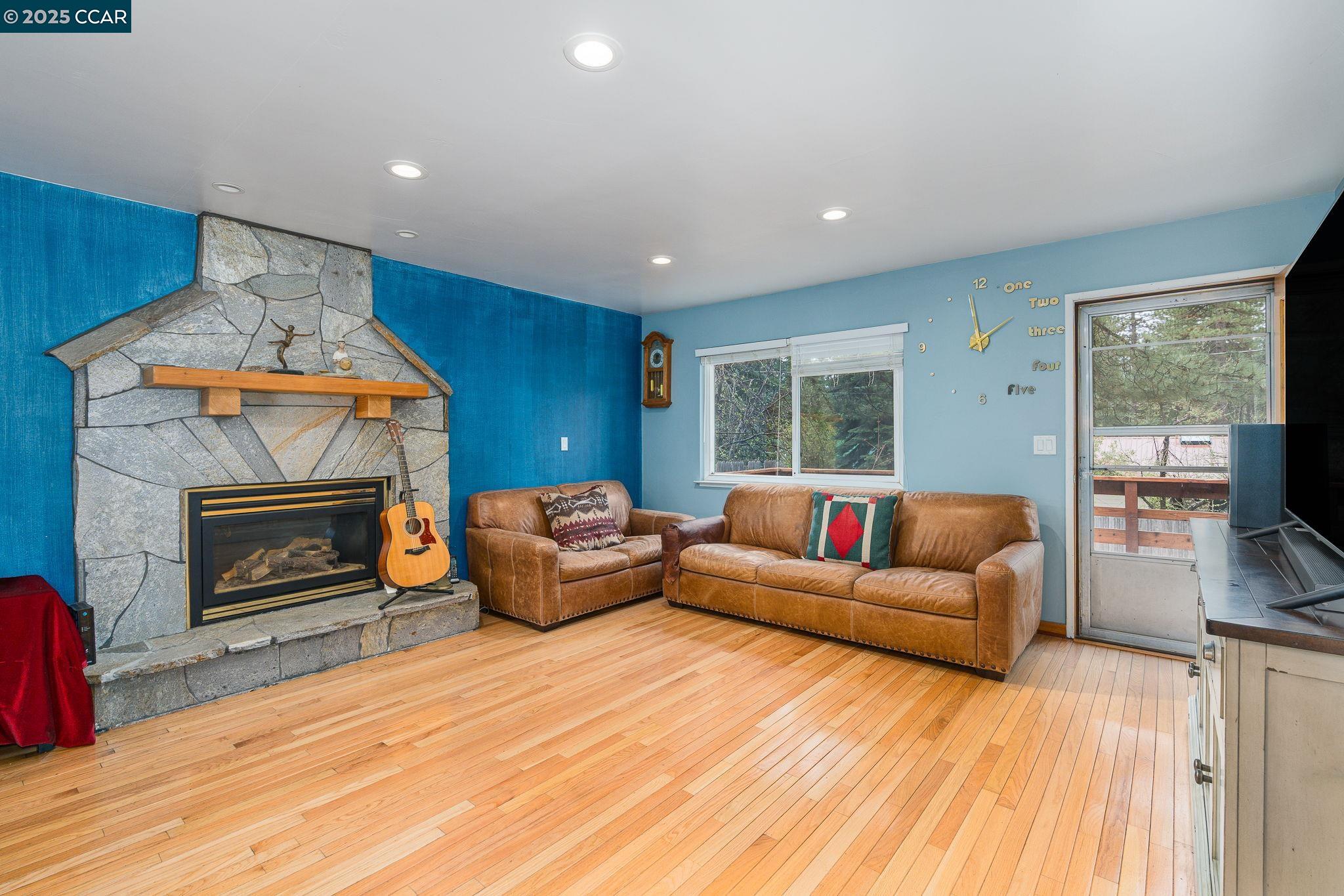 Detail Gallery Image 6 of 33 For 8461 Dolly Varden Ave, Kings Beach,  CA 96143 - 3 Beds | 2 Baths