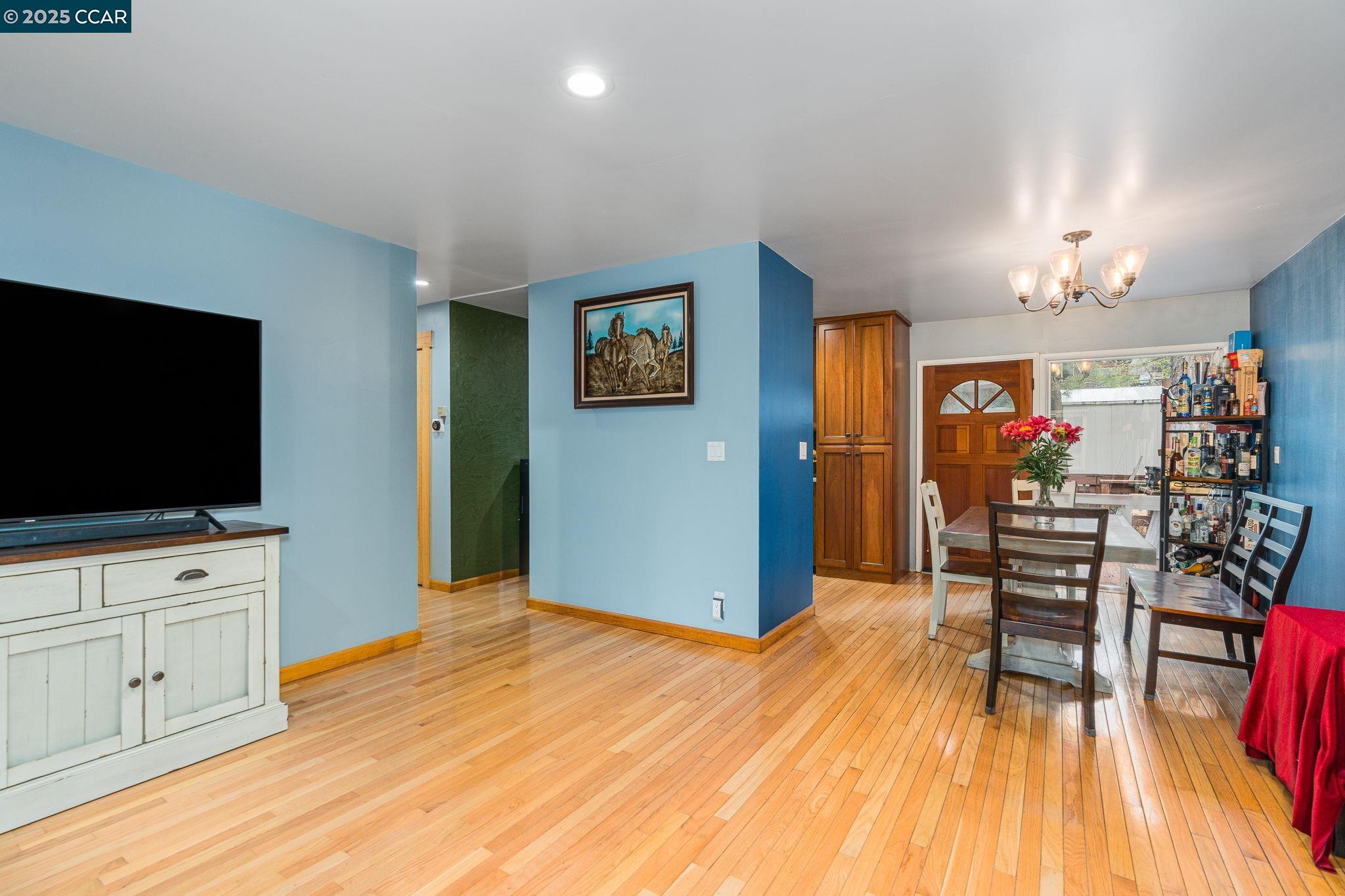 Detail Gallery Image 7 of 33 For 8461 Dolly Varden Ave, Kings Beach,  CA 96143 - 3 Beds | 2 Baths