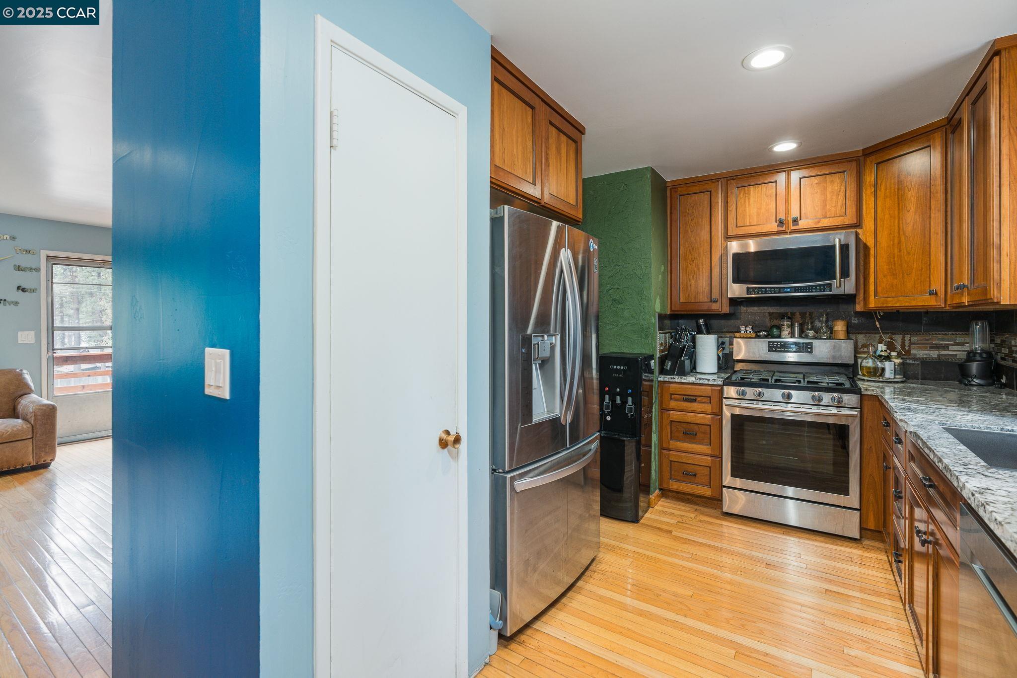 Detail Gallery Image 10 of 33 For 8461 Dolly Varden Ave, Kings Beach,  CA 96143 - 3 Beds | 2 Baths