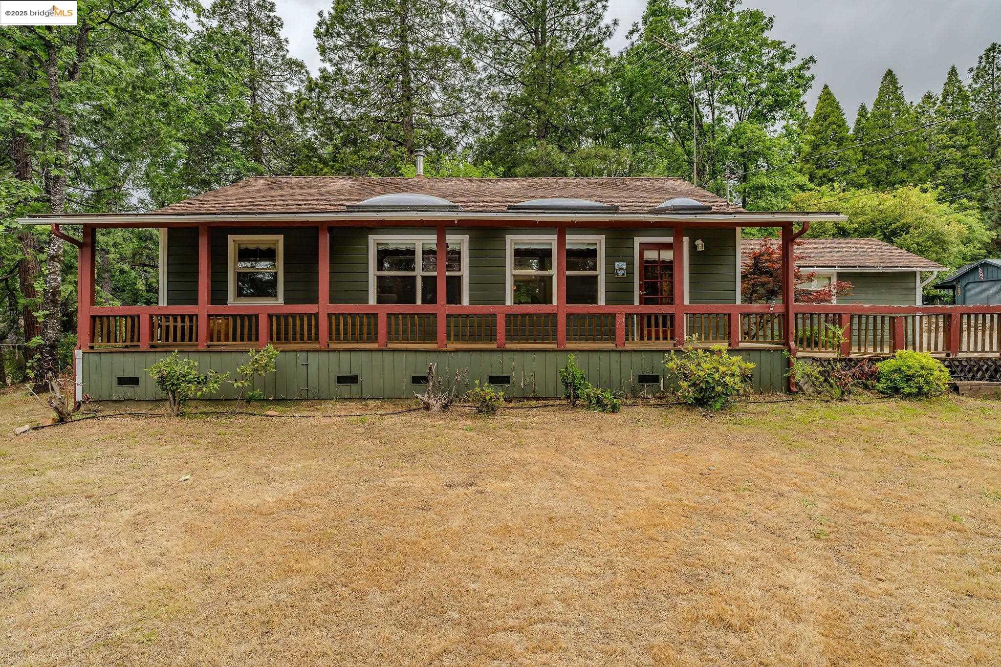 Detail Gallery Image 2 of 44 For 5018 Hillcrest Drive, Hathaway Pines,  CA 95233 - 3 Beds | 2 Baths