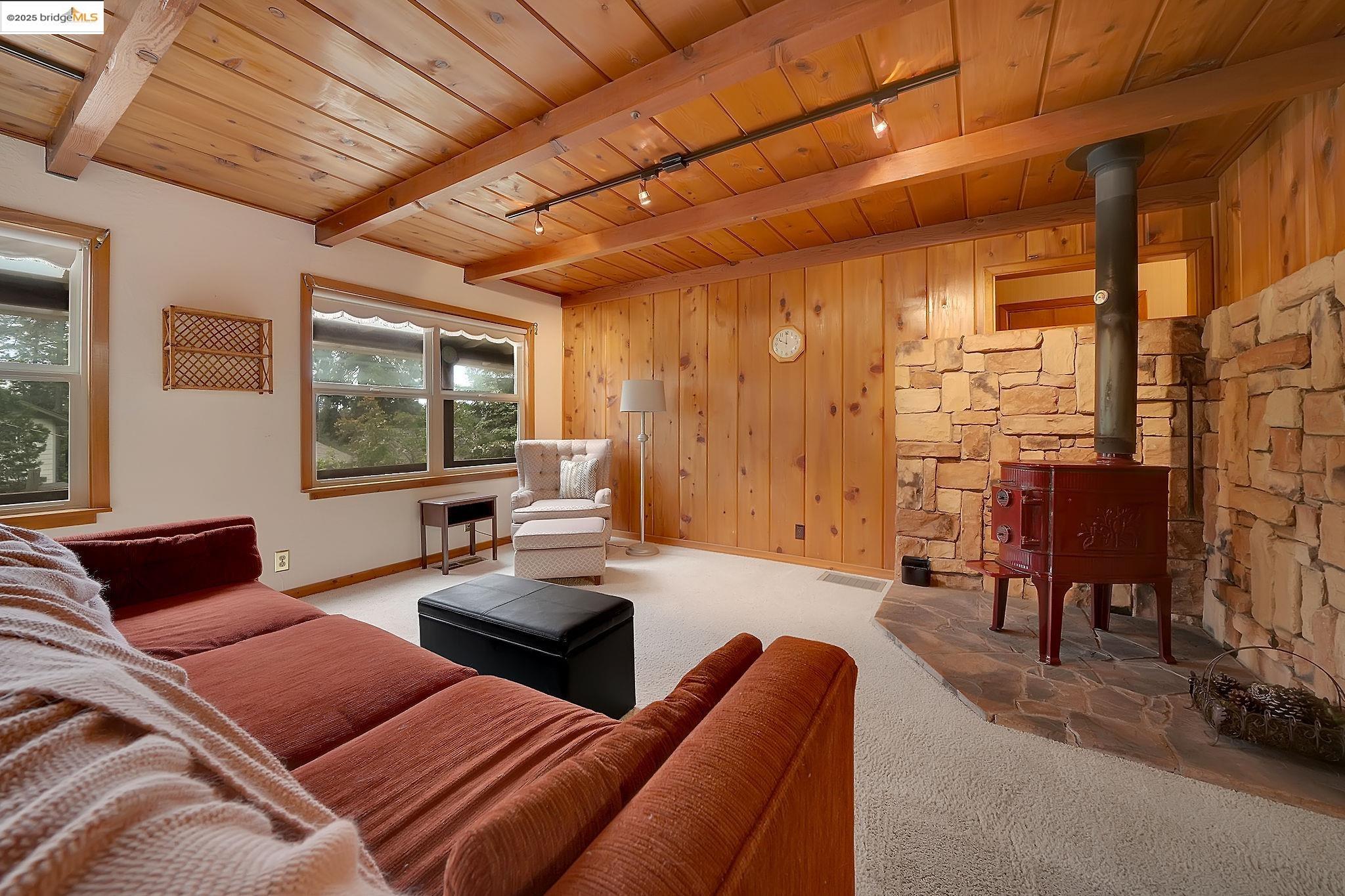Detail Gallery Image 11 of 44 For 5018 Hillcrest Drive, Hathaway Pines,  CA 95233 - 3 Beds | 2 Baths