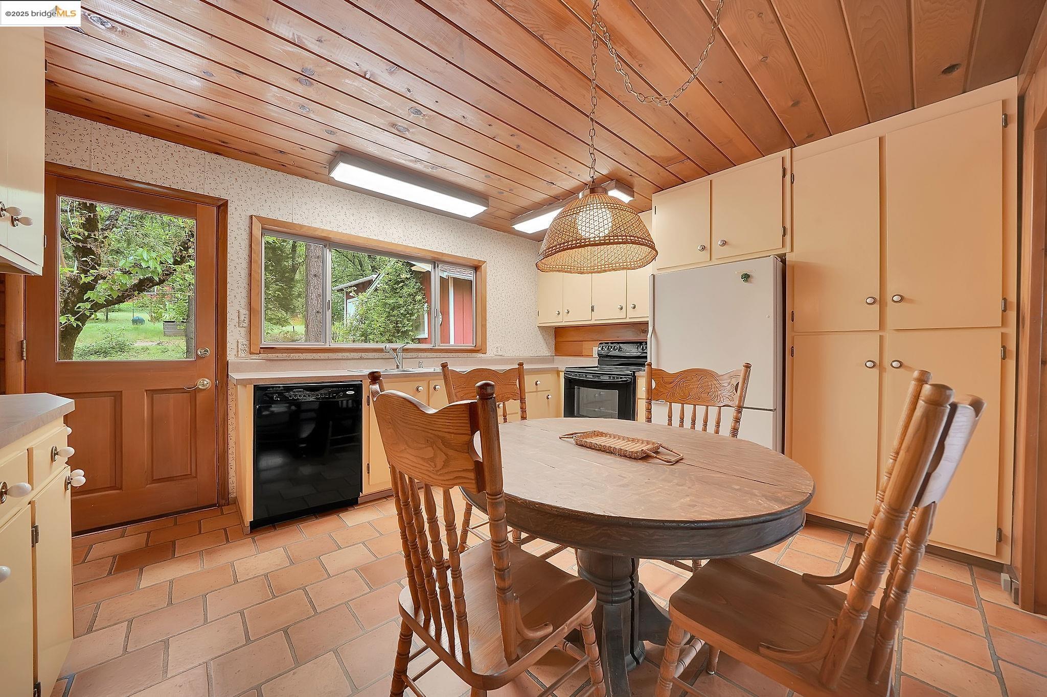 Detail Gallery Image 16 of 44 For 5018 Hillcrest Drive, Hathaway Pines,  CA 95233 - 3 Beds | 2 Baths