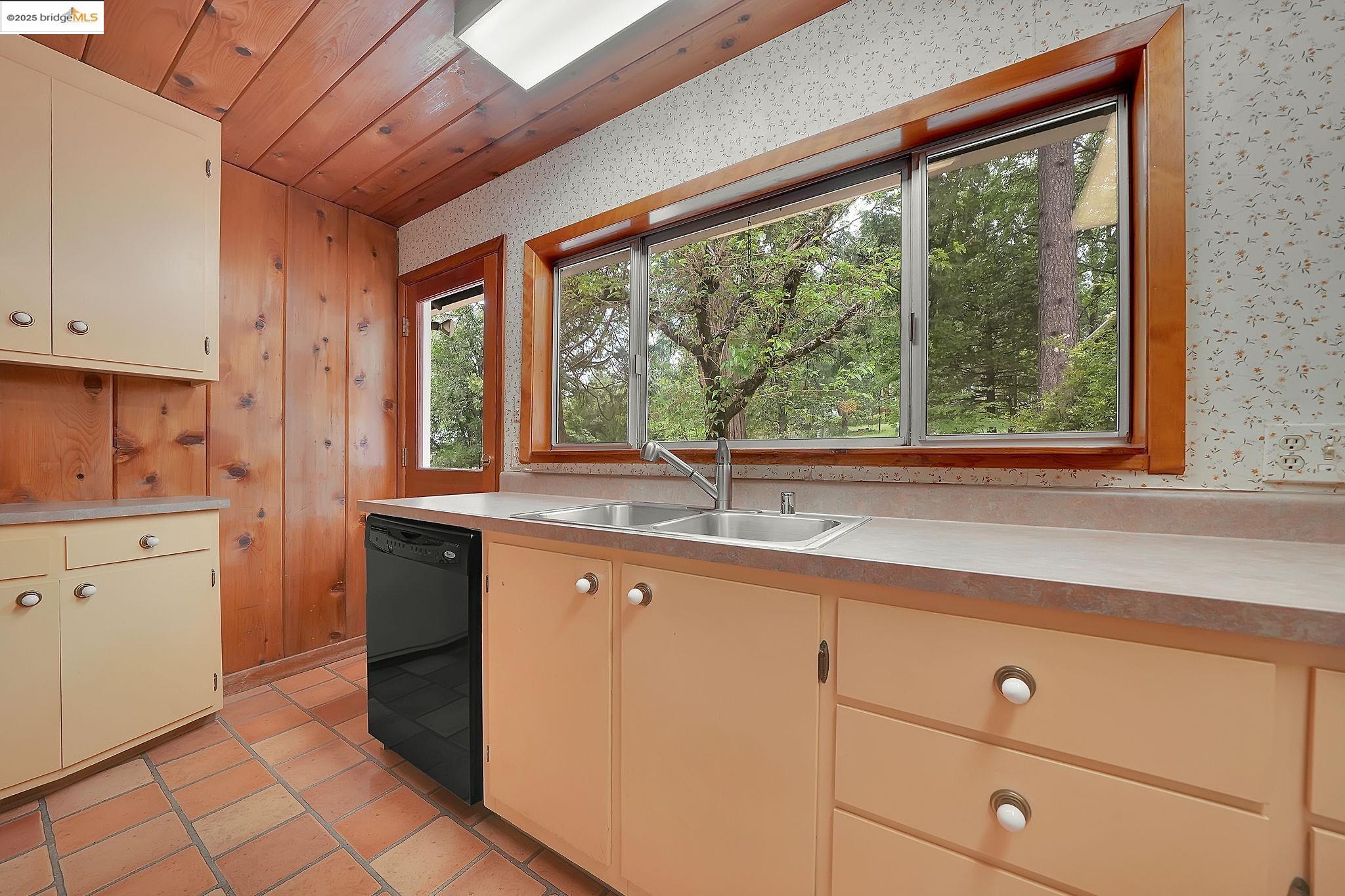 Detail Gallery Image 18 of 44 For 5018 Hillcrest Drive, Hathaway Pines,  CA 95233 - 3 Beds | 2 Baths