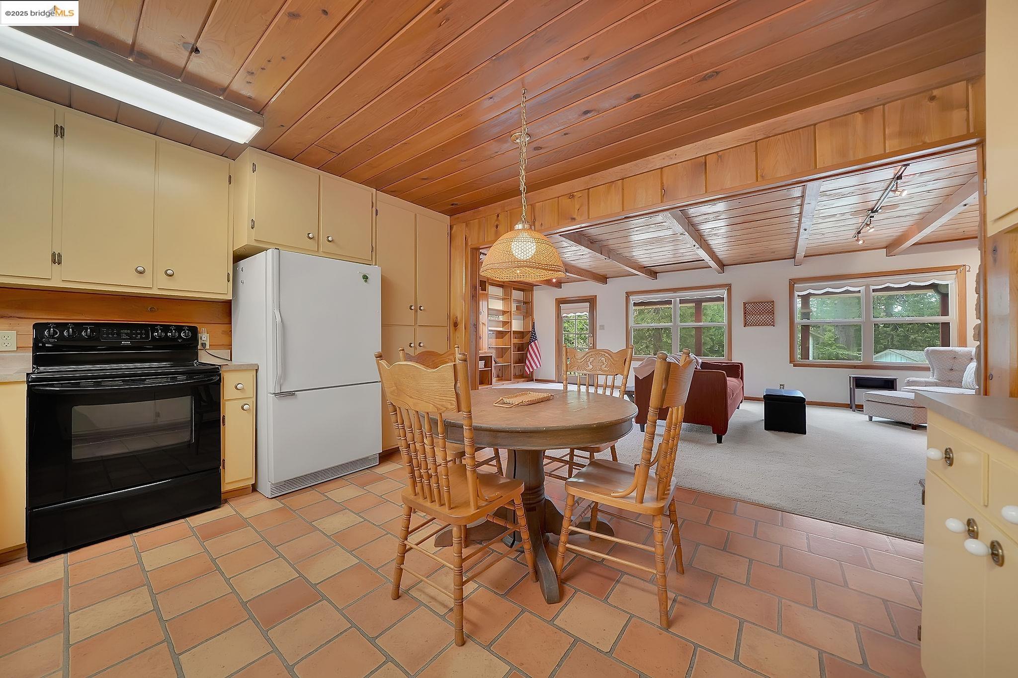 Detail Gallery Image 20 of 44 For 5018 Hillcrest Drive, Hathaway Pines,  CA 95233 - 3 Beds | 2 Baths
