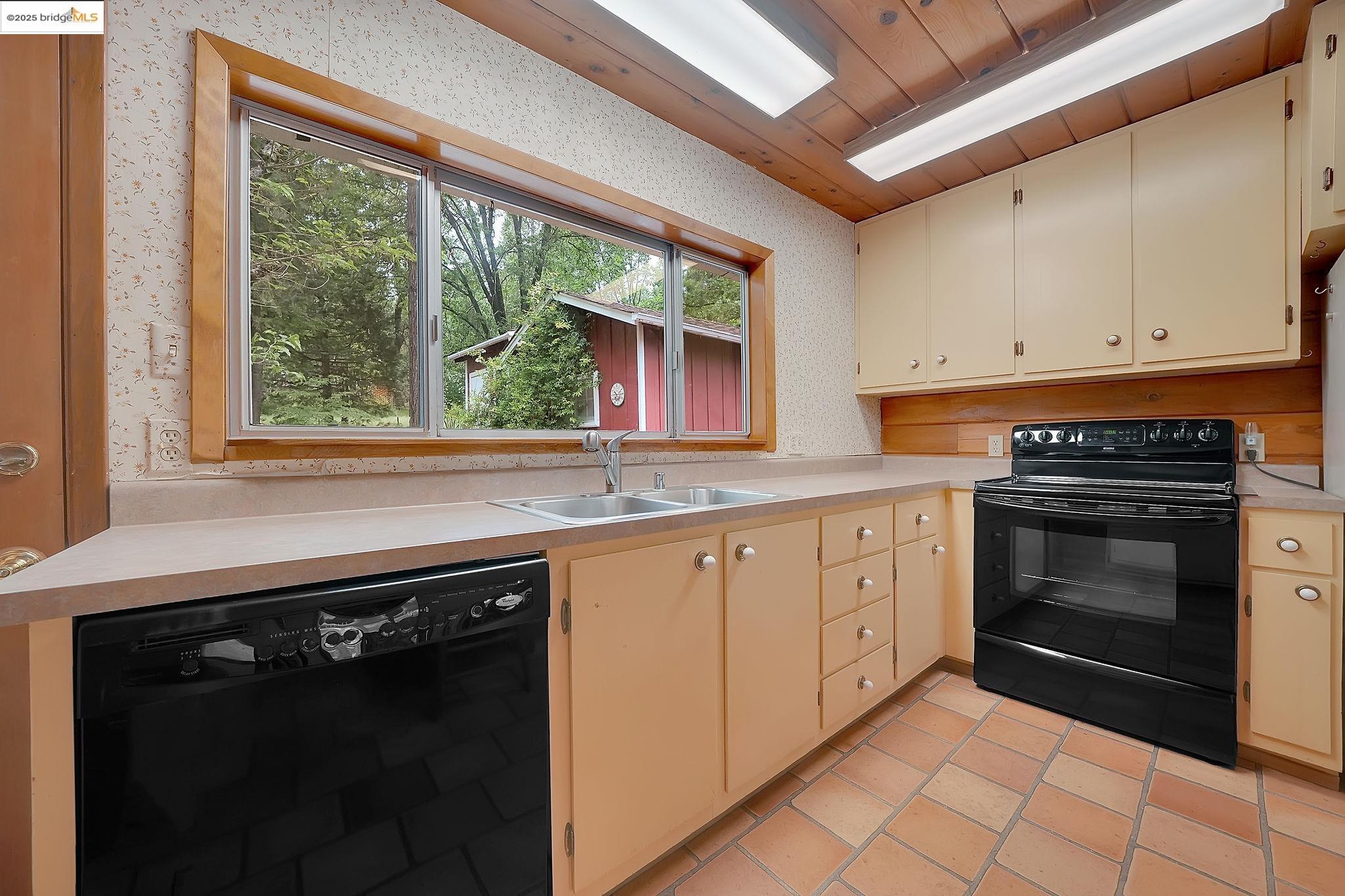 Detail Gallery Image 21 of 44 For 5018 Hillcrest Drive, Hathaway Pines,  CA 95233 - 3 Beds | 2 Baths