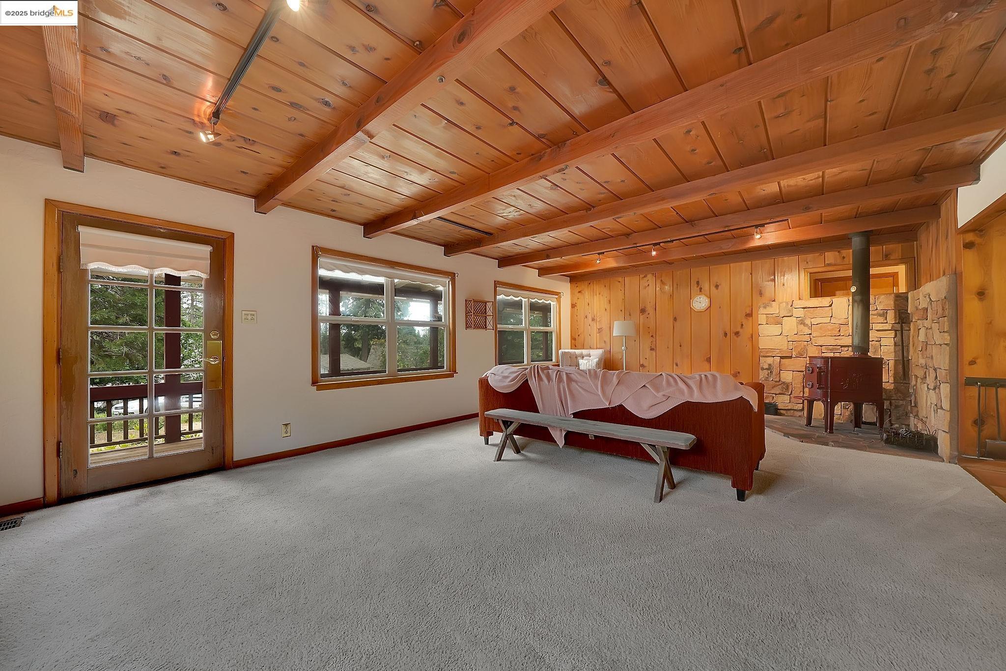 Detail Gallery Image 9 of 44 For 5018 Hillcrest Drive, Hathaway Pines,  CA 95233 - 3 Beds | 2 Baths
