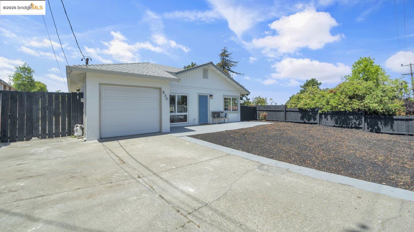 Detail Gallery Image 4 of 38 For 830 Patrick Dr, Pinole,  CA 94564 - 3 Beds | 1 Baths