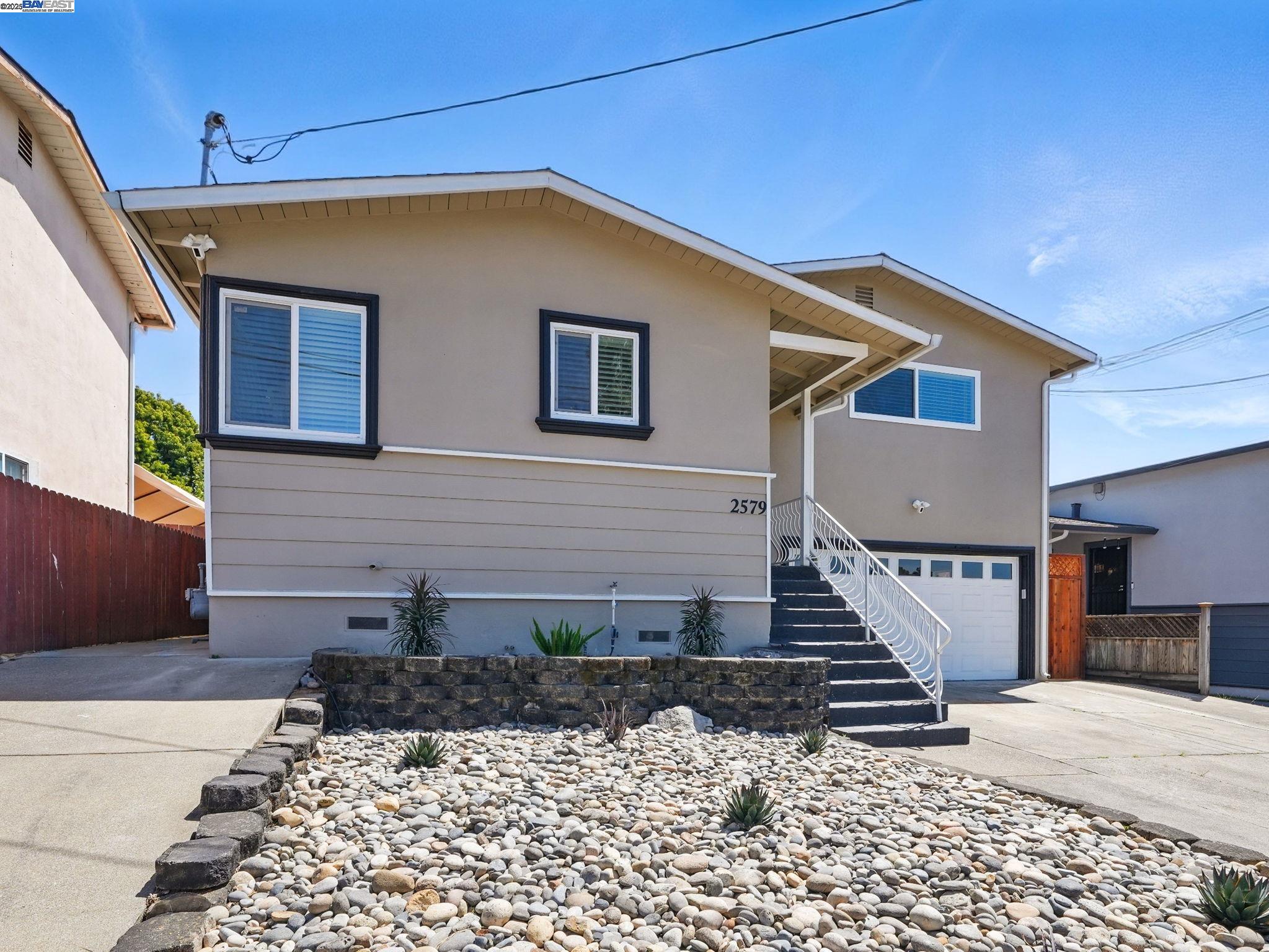 Detail Gallery Image 2 of 40 For 2579 Jacobs St, Hayward,  CA 94541 - 3 Beds | 3 Baths