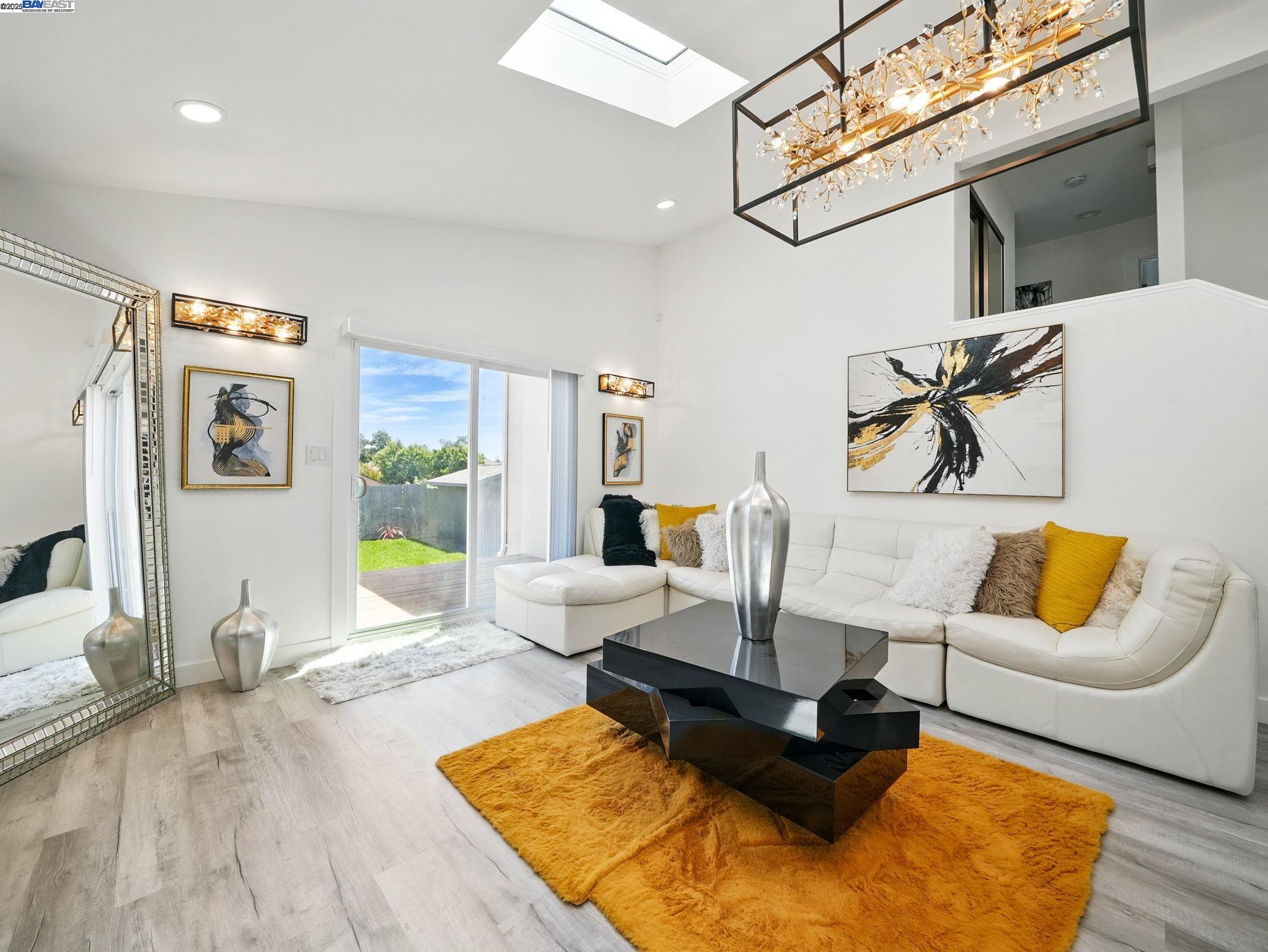 Detail Gallery Image 3 of 40 For 2579 Jacobs St, Hayward,  CA 94541 - 3 Beds | 3 Baths