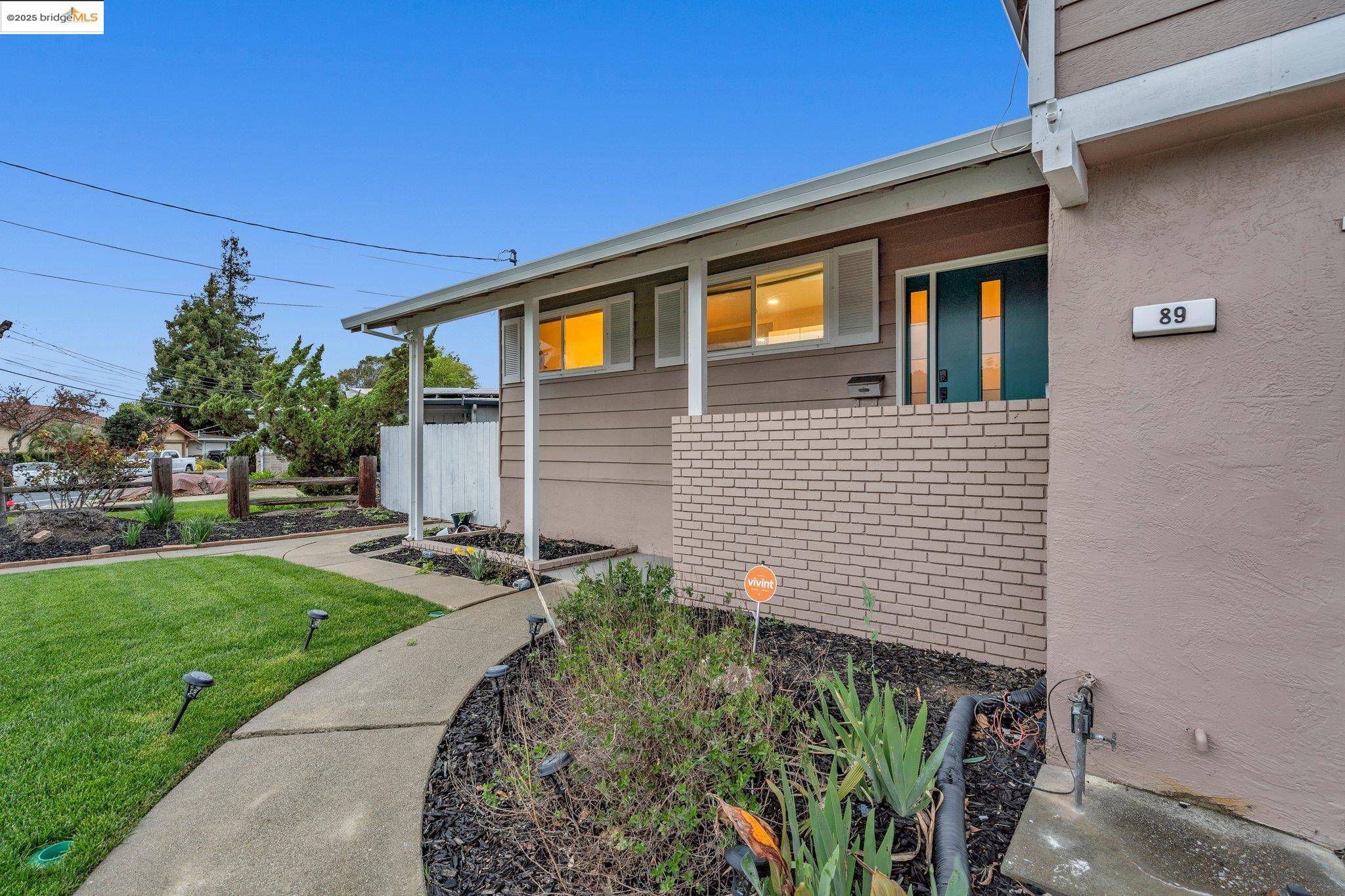 Detail Gallery Image 4 of 60 For 89 W Lake Dr, Antioch,  CA 94509 - 4 Beds | 3 Baths