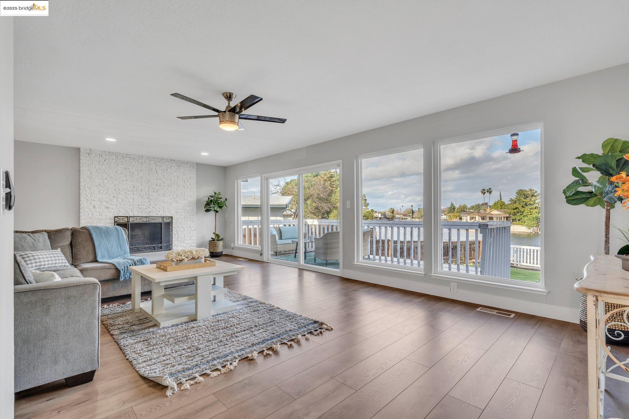 Detail Gallery Image 6 of 60 For 89 W Lake Dr, Antioch,  CA 94509 - 4 Beds | 3 Baths