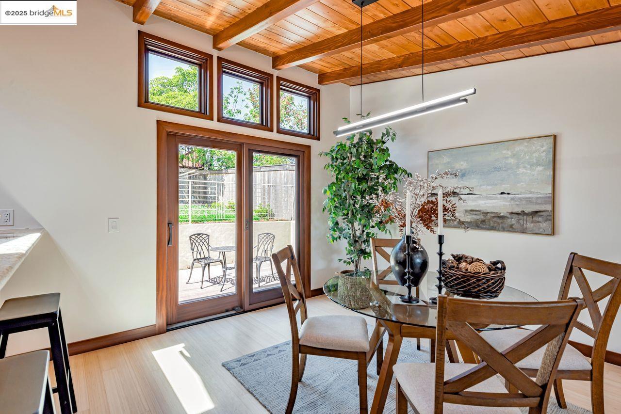 Detail Gallery Image 11 of 60 For 6815 Paso Robles Dr, Oakland,  CA 94611 - 3 Beds | 2 Baths