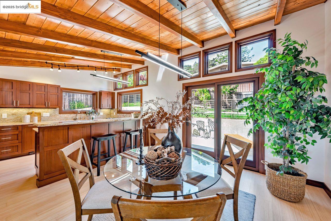 Detail Gallery Image 13 of 60 For 6815 Paso Robles Dr, Oakland,  CA 94611 - 3 Beds | 2 Baths