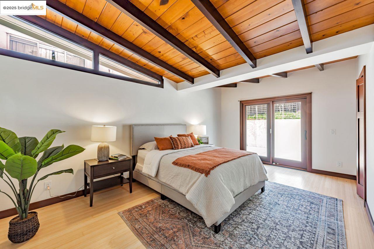 Detail Gallery Image 14 of 60 For 6815 Paso Robles Dr, Oakland,  CA 94611 - 3 Beds | 2 Baths
