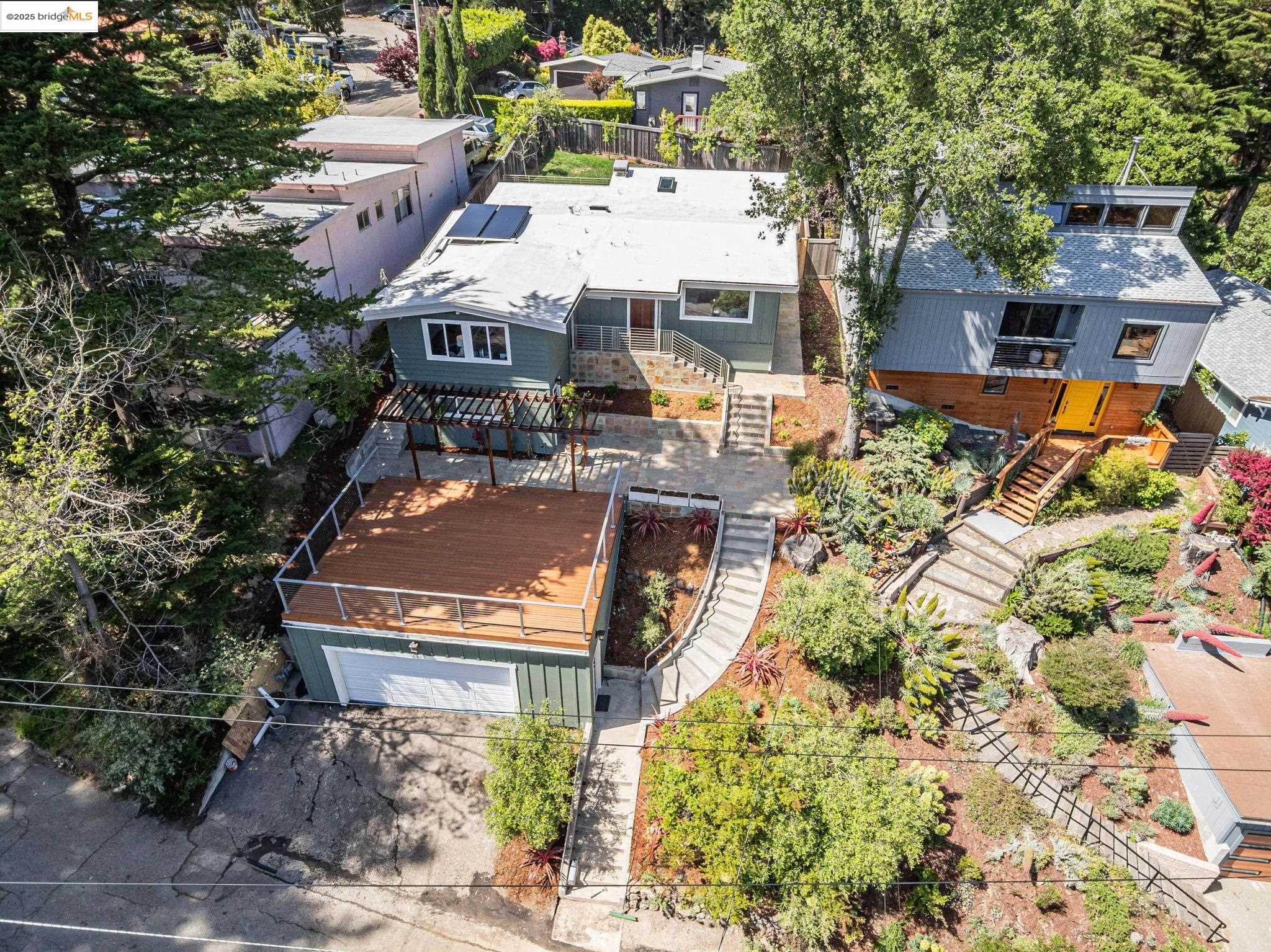 Detail Gallery Image 15 of 60 For 6815 Paso Robles Dr, Oakland,  CA 94611 - 3 Beds | 2 Baths