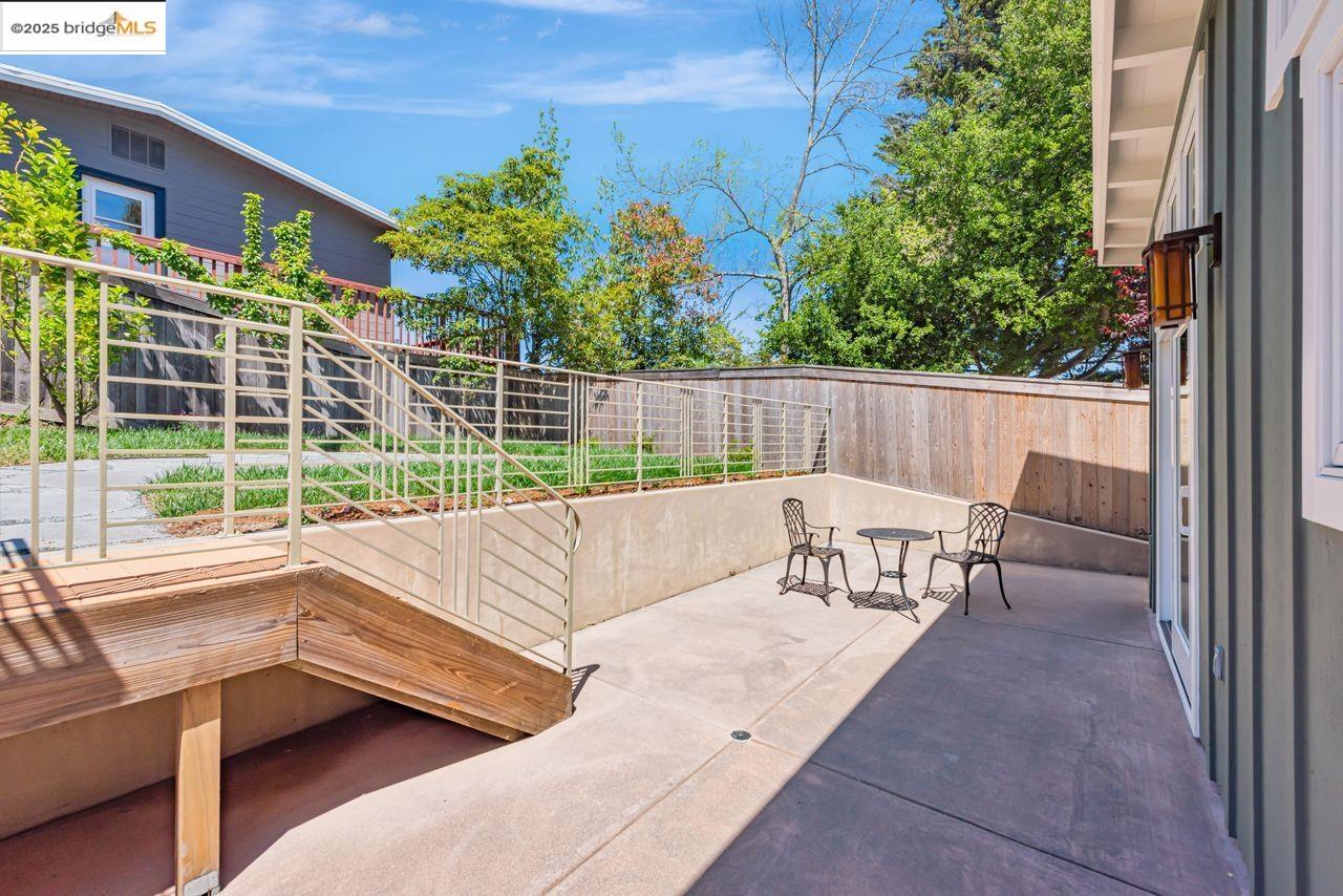Detail Gallery Image 22 of 60 For 6815 Paso Robles Dr, Oakland,  CA 94611 - 3 Beds | 2 Baths