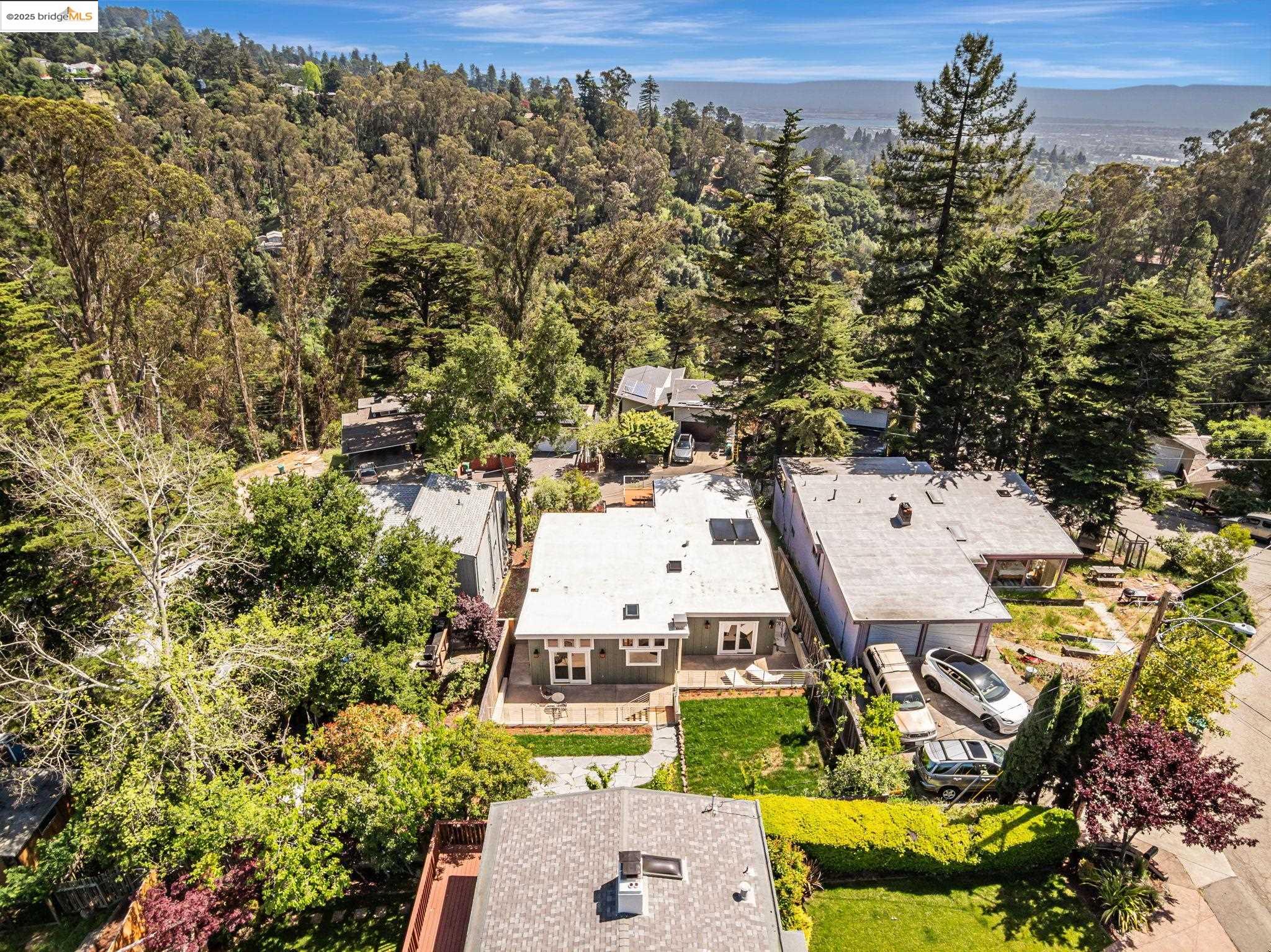 Detail Gallery Image 23 of 60 For 6815 Paso Robles Dr, Oakland,  CA 94611 - 3 Beds | 2 Baths
