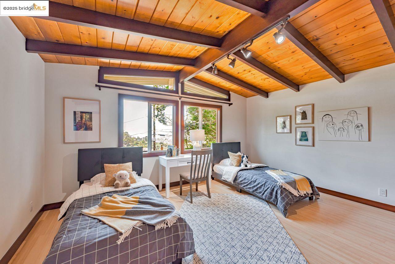 Detail Gallery Image 32 of 60 For 6815 Paso Robles Dr, Oakland,  CA 94611 - 3 Beds | 2 Baths