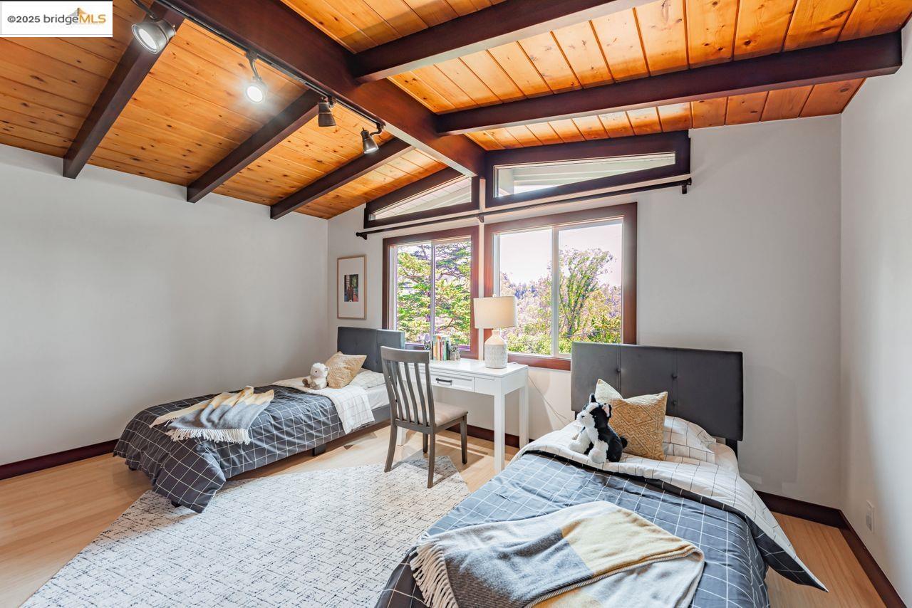 Detail Gallery Image 33 of 60 For 6815 Paso Robles Dr, Oakland,  CA 94611 - 3 Beds | 2 Baths