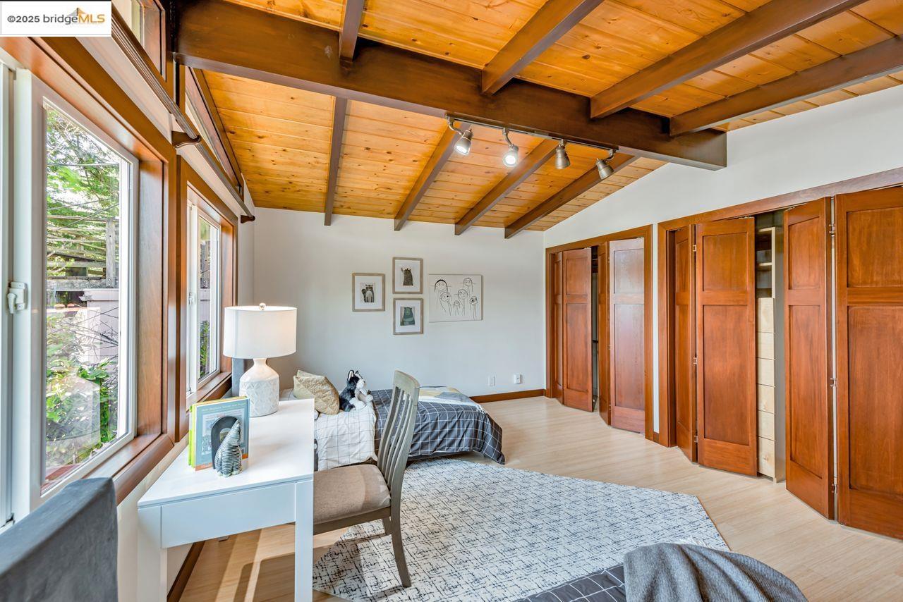 Detail Gallery Image 35 of 60 For 6815 Paso Robles Dr, Oakland,  CA 94611 - 3 Beds | 2 Baths