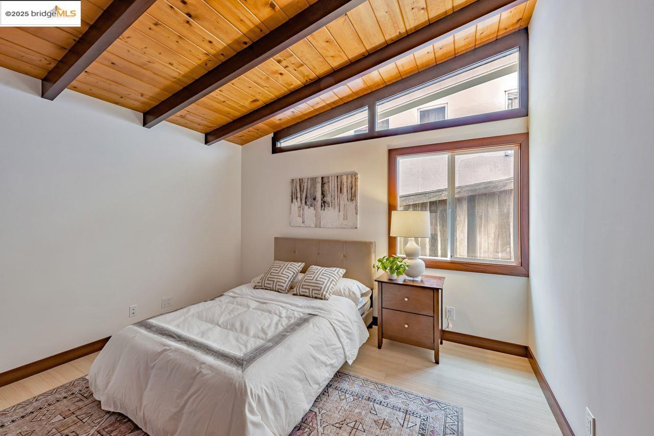 Detail Gallery Image 36 of 60 For 6815 Paso Robles Dr, Oakland,  CA 94611 - 3 Beds | 2 Baths