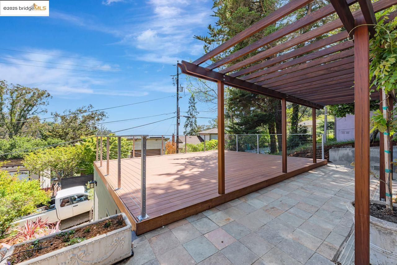 Detail Gallery Image 46 of 60 For 6815 Paso Robles Dr, Oakland,  CA 94611 - 3 Beds | 2 Baths