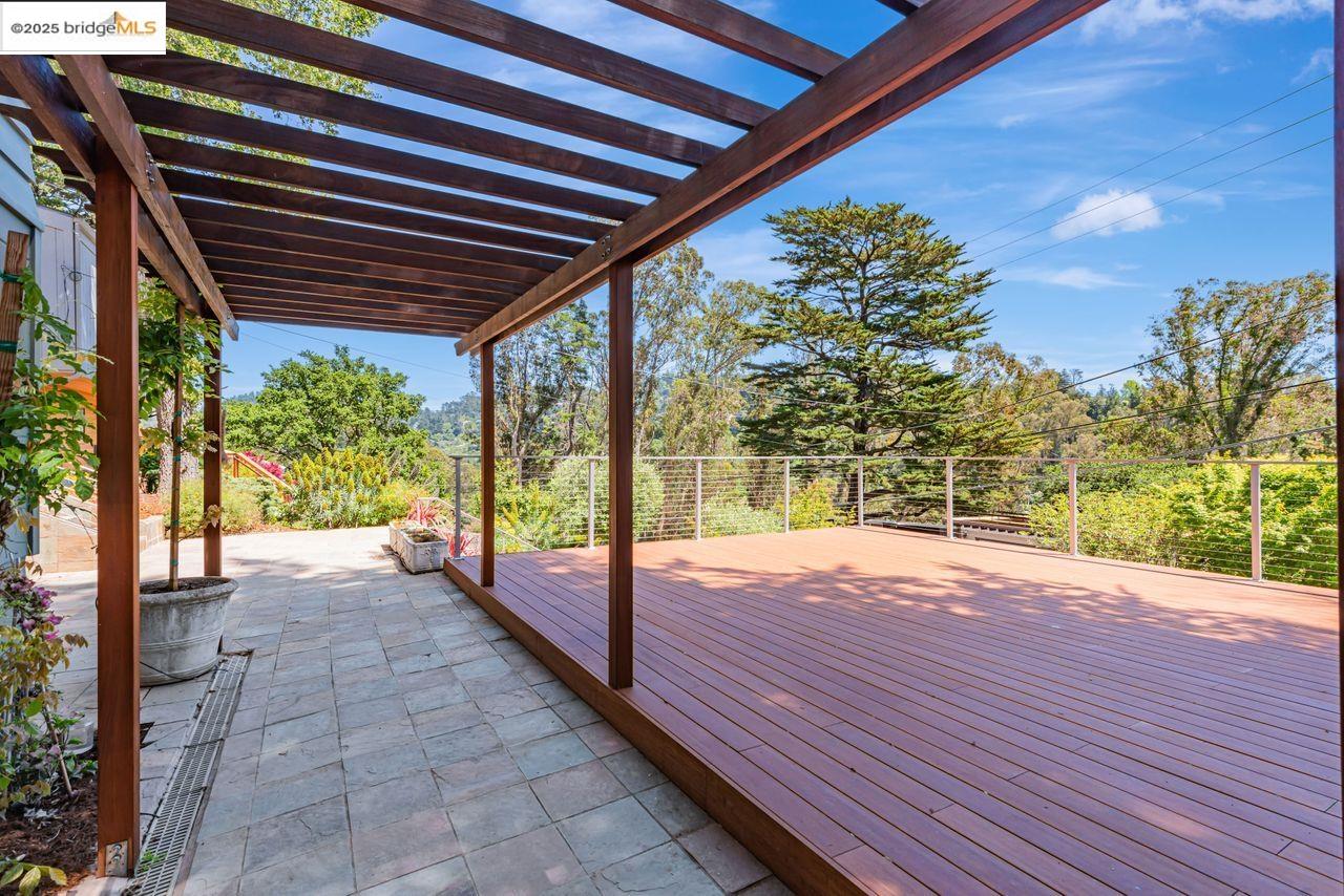 Detail Gallery Image 47 of 60 For 6815 Paso Robles Dr, Oakland,  CA 94611 - 3 Beds | 2 Baths