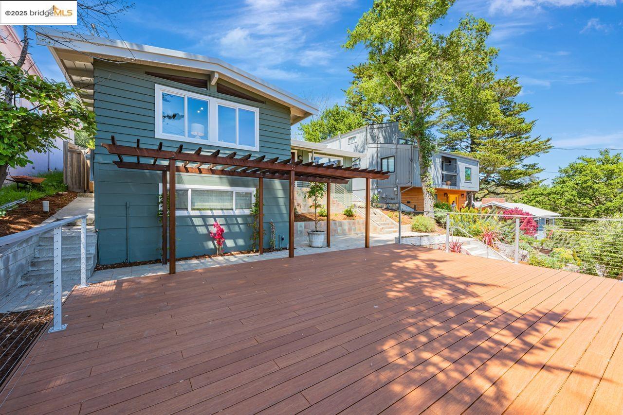 Detail Gallery Image 49 of 60 For 6815 Paso Robles Dr, Oakland,  CA 94611 - 3 Beds | 2 Baths