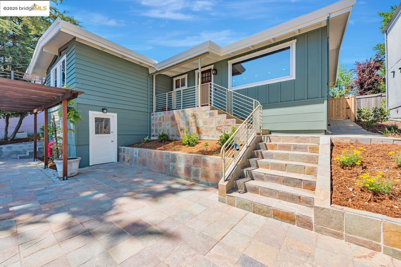 Detail Gallery Image 52 of 60 For 6815 Paso Robles Dr, Oakland,  CA 94611 - 3 Beds | 2 Baths
