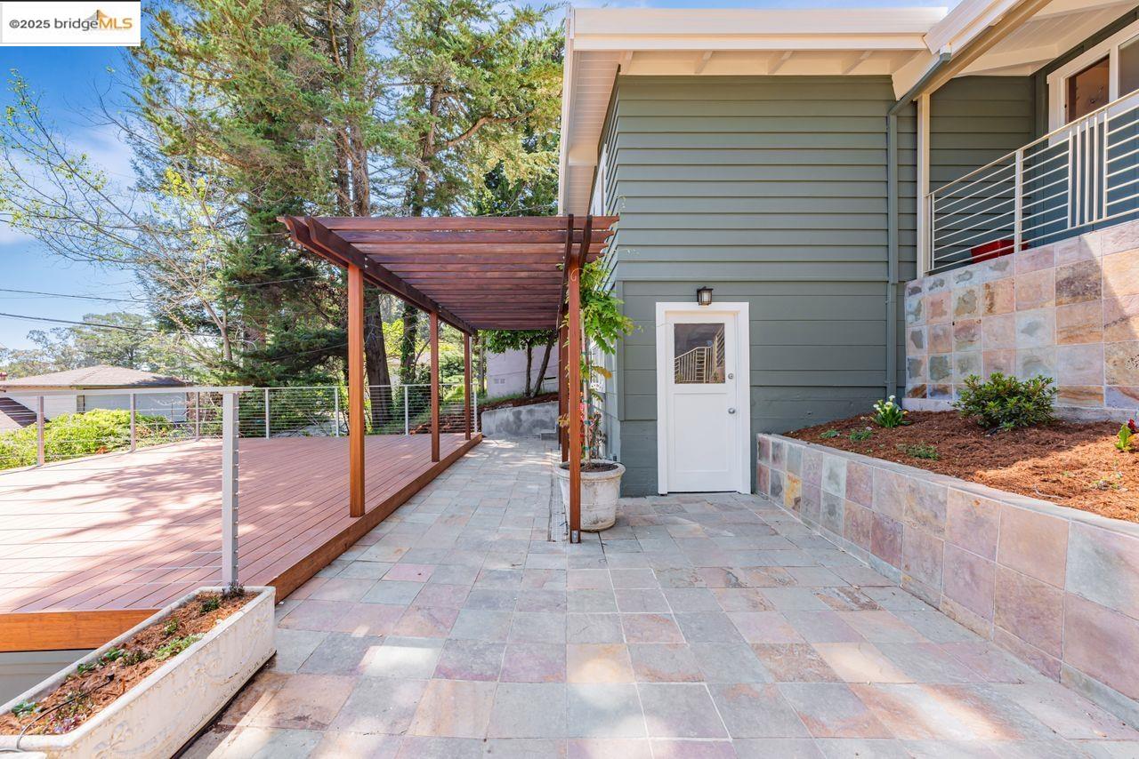 Detail Gallery Image 53 of 60 For 6815 Paso Robles Dr, Oakland,  CA 94611 - 3 Beds | 2 Baths