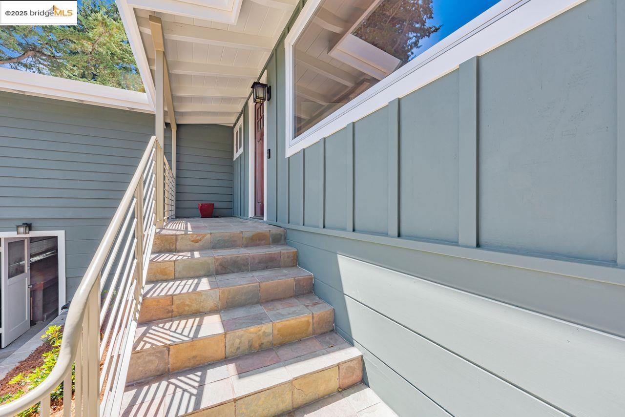 Detail Gallery Image 54 of 60 For 6815 Paso Robles Dr, Oakland,  CA 94611 - 3 Beds | 2 Baths